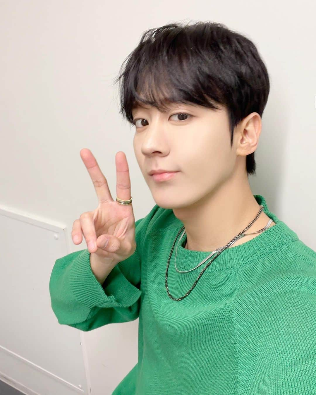 【公式】TEEN TOPさんのインスタグラム写真 - (【公式】TEEN TOPInstagram)「TEEN TOP [4SHO] RELEASE EVENT DAY2 💜  エンジェルたちにだけ見せるイベント二日目のプレゼントが届きました🎁  엔젤들에게만 보여주는 이벤트 둘째날 선물이 도착했습니다🎁  #TEENTOP #틴탑 #4SHO #휙 #HWEEK」8月4日 16時28分 - official_teentop