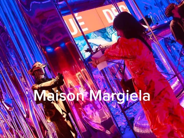 松澤由美のインスタグラム：「Maison Margiela エキスビジョンへpecori_naちゃんに誘ってもらって 行ってイメトレしました。 Fui ao Extraction com um amigo.」