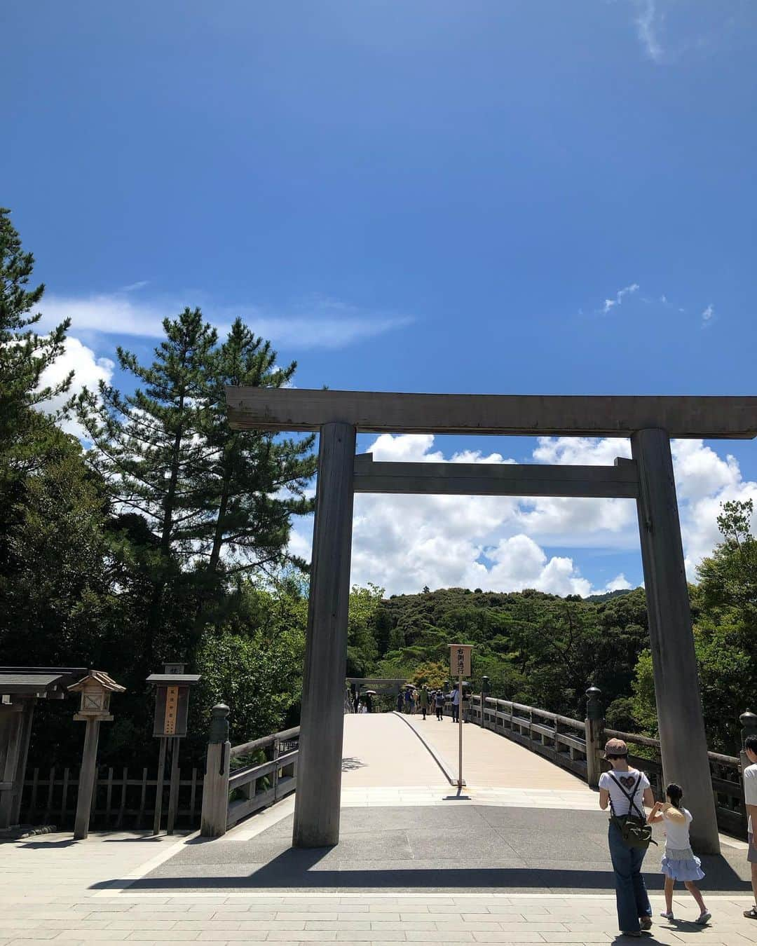 日登美さんのインスタグラム写真 - (日登美Instagram)「Ise calling. ⛩️🙏  44歳にして初伊勢参り。 やっと呼ばれました🙏✨  Special thanks @nicomimiy みきちゃん❤️🙏」8月4日 16時52分 - hitomihigashi_b