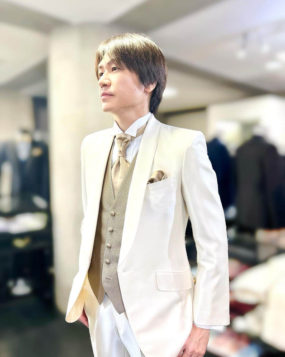 城咲仁さんのインスタグラム写真 - (城咲仁Instagram)「本日、  一粒万倍日  これからの人生が更に更に良くなるように 本日はイベントがあります またご報告致します  皆様にも沢山の幸と良き出会い、そして奇跡がおこりますように  今日も同じ空の下で宜しく御願い致します  #城咲仁 # 天赦日  #event #life  #lucky #future #人生 #幸あれ」8月4日 7時58分 - shirosaki_jin_official