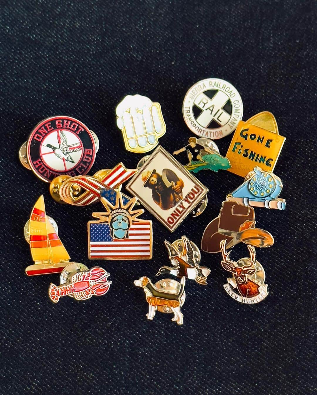 BEAMS+さんのインスタグラム写真 - (BEAMS+Instagram)「BEAMS PLUS RECOMMEND.  ＜BEAMS PLUS＞ PIN BADGE.  A variety of pin badges. It reminds me of America, hunting, fishing, ivy, etc. Recommended for accenting bags and jackets..  ---------------------------------------------  様々なバリエーションのピンバッチ。アメリカから、ハンティング、フィッシング、アイビーなどを連想させられます。カバンやジャケットのアクセントに付けてみるのはいかがでしょうか。  #beams #beamsplus #beamsplusharajuku  #harajuku #tokyo #mensfashion #mensstyle #stylepoln #menswear #pinbadge」8月4日 8時00分 - beams_plus_harajuku