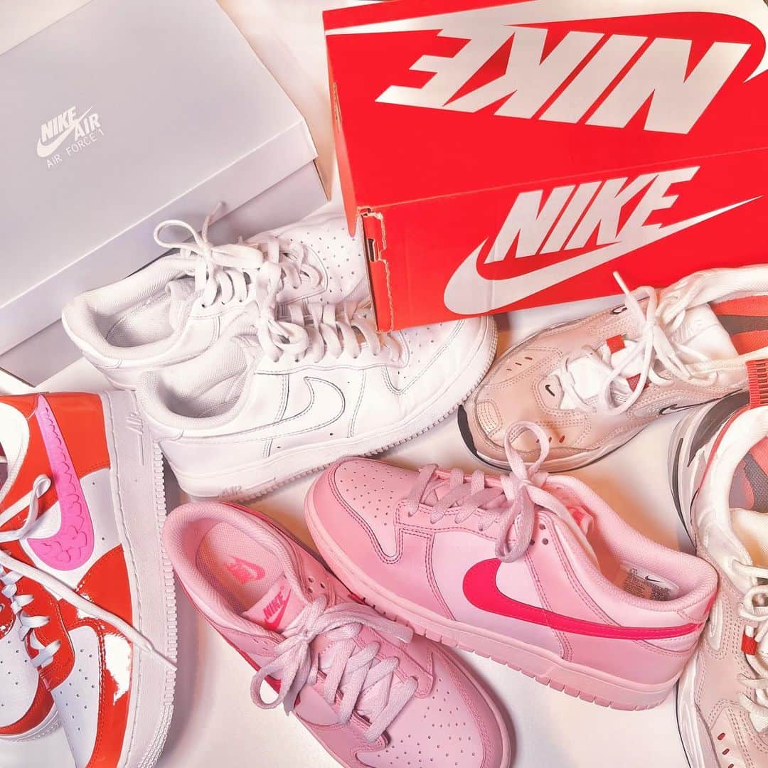 AKARIのインスタグラム：「I love nike♡ 好みが完全に分かってしまうラインナップですね〜😤 早く履いてお出かけしたい💞👟  あ、おはりんご🍎！」