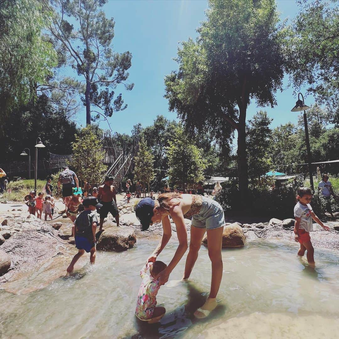 のインスタグラム：「Happiness. Summer. Family.」