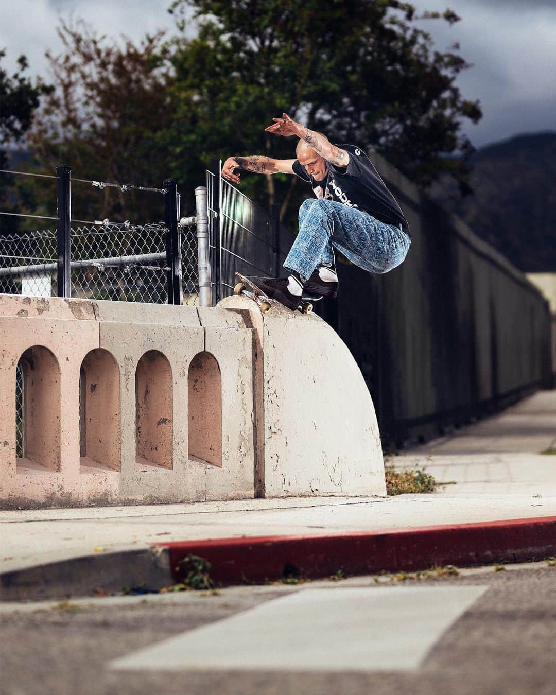 オースティン・ジレットさんのインスタグラム写真 - (オースティン・ジレットInstagram)「Got some new colorways in my shoe, including the new mid top if that tickles your fancy 👀 @globebrand_skateboarding Available in Dark Olive/ Black , Black / Cream & Black / black suede」8月4日 8時17分 - austyngillette