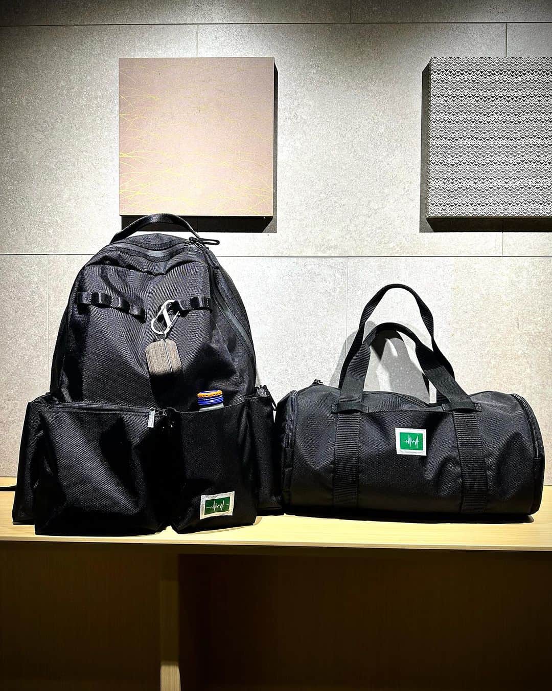 徳井義実のインスタグラム：「この組み合わせにするとめちゃくちゃ荷物入ります  awesome backpackとroll  boston  roll bostonは単品でもかなり便利」