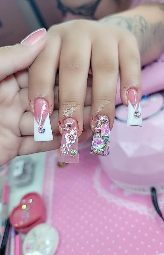 Max Estradaのインスタグラム：「Enailcouture.com 123go duck nails now out ♡!~ Enailcouture.com shinee star glitter gel top coats, no wipe formula. Vegan,  Hypoallergenic and hema free.  Made in America 🇺🇸  Enailcouture.com  #nailartwow #gelpolish #nailsartvideos #nails #gelnails #nailart #notd #nailcolor #nailsalon #nailsalon #nailsvideotutorial #nailtech #nailsupply #nailsonfleek #fyp #nailsart」