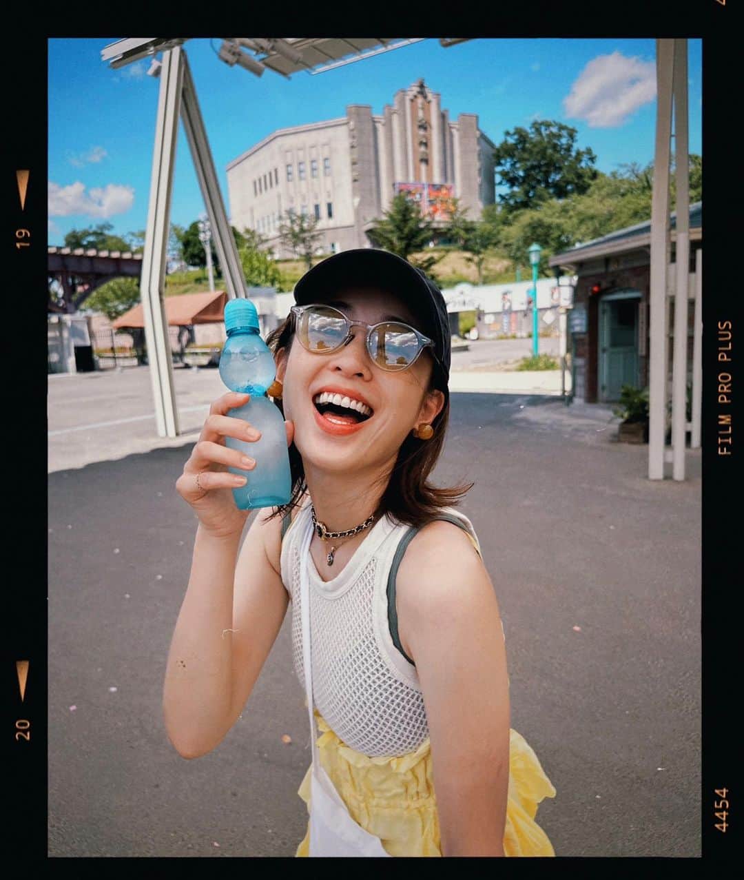 滝裕可里のインスタグラム：「カァーーー❤️‍🔥❤️‍🔥❤️‍🔥 ラムネが美味しすぎる夏ぅ😚☀️  みんなはどんな夏をお過ごし？？？  今日は最強開運日らしいよっ🌟 何かを始めるのにいい日らしい！  #一粒万倍日 #天赦日 #大安 #2023年に3回しかないらしい」