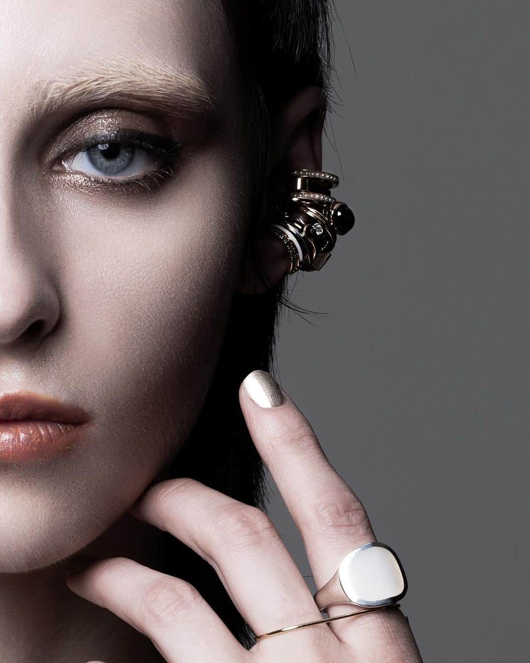 Hirotaka Jewelryのインスタグラム：「ELEVATED STACKING #hirotakajewelry」