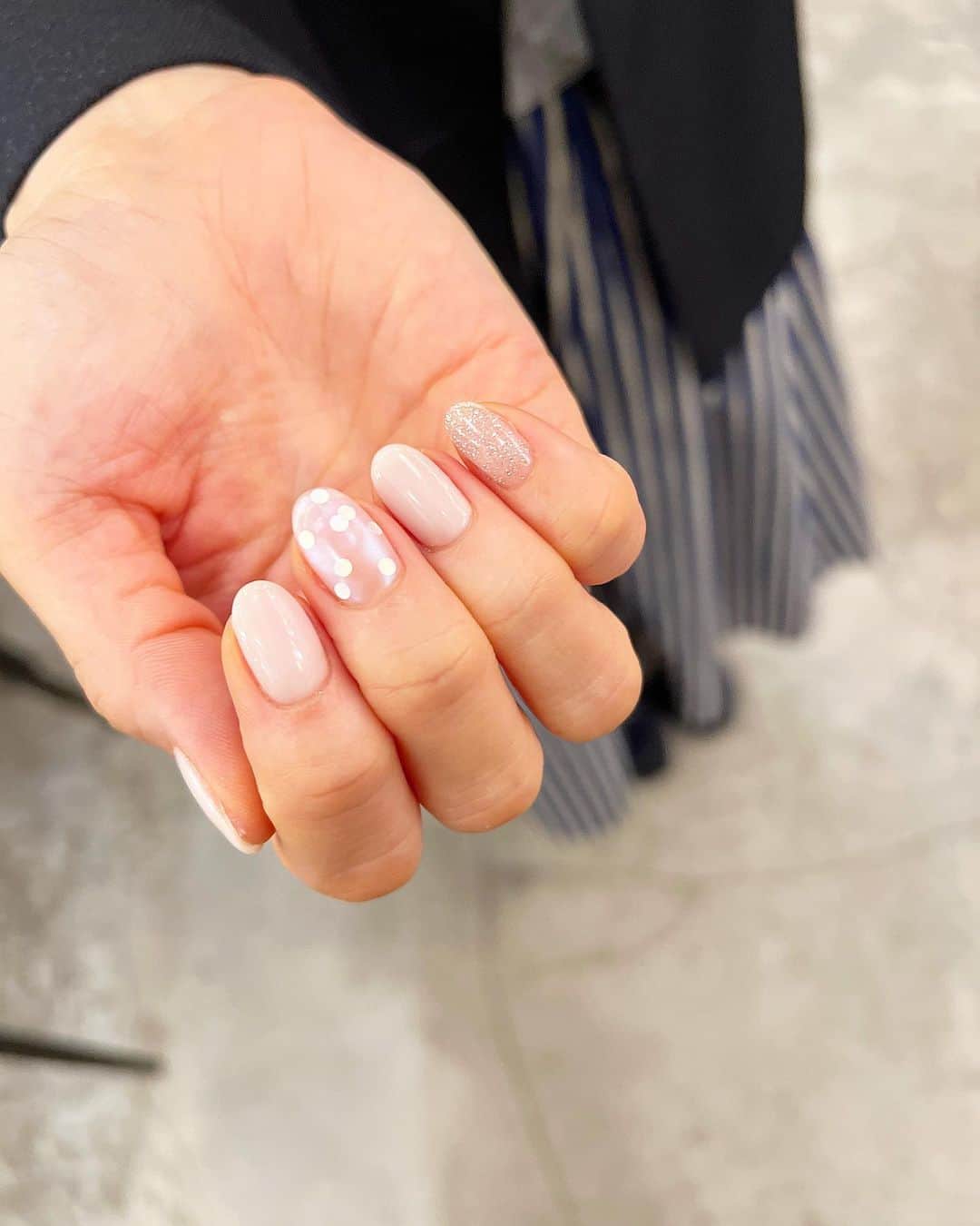 Kana Kobayashiさんのインスタグラム写真 - (Kana KobayashiInstagram)「#nails #dots #ネイル #ネイルデザイン #シンプルネイル #ネイルアート #東京ネイルサロン」8月4日 9時21分 - anela_kana