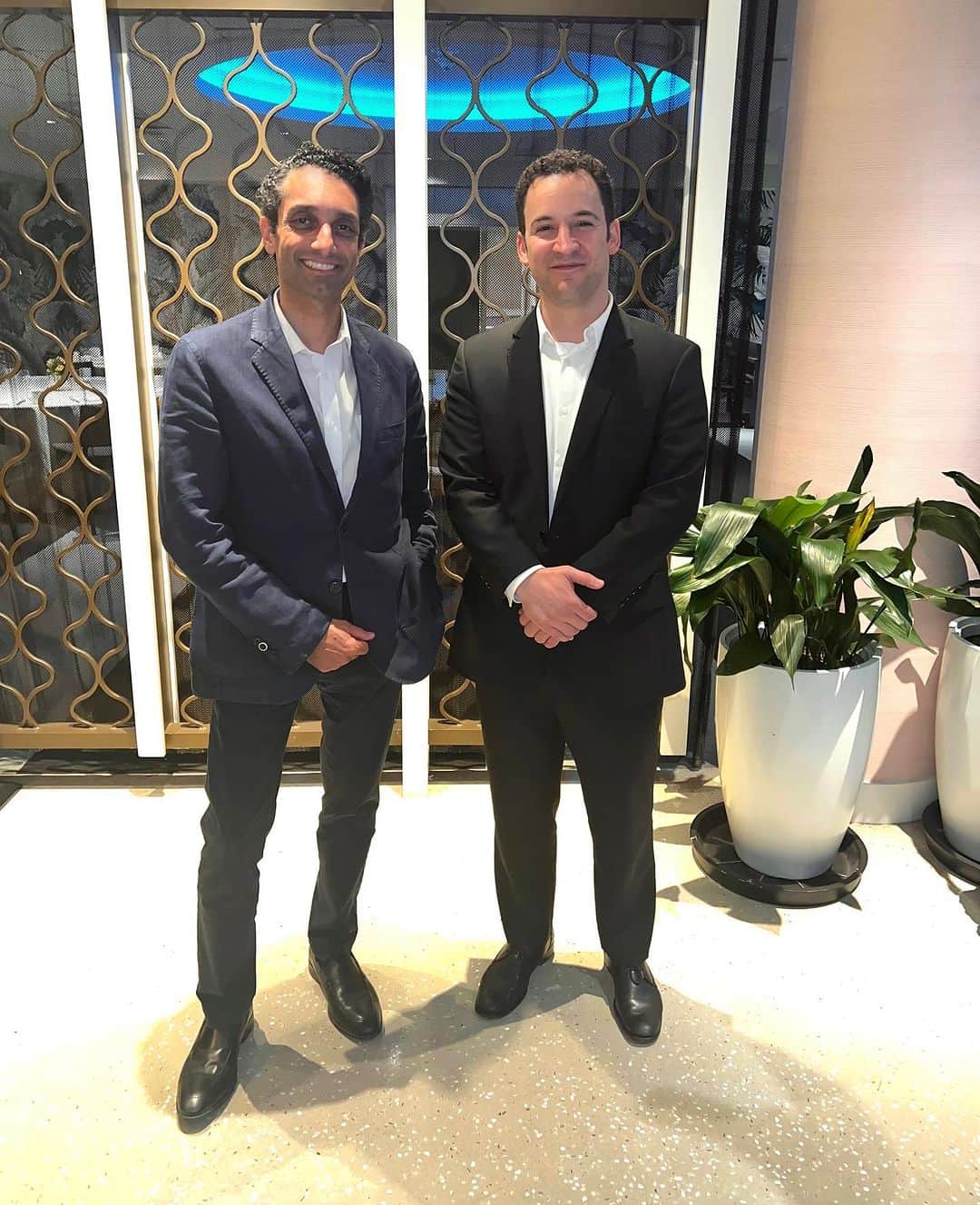 ベン・サヴェージのインスタグラム：「Meeting with Yousif Ahmed, Deputy Chief of Mission for the Embassy of the Kingdom of Bahrain.  We discussed Bahrain’s role in the Abraham Accords, their commitment to peace in the Middle East, and a future where diplomacy and mutual understanding guide our path to progress」