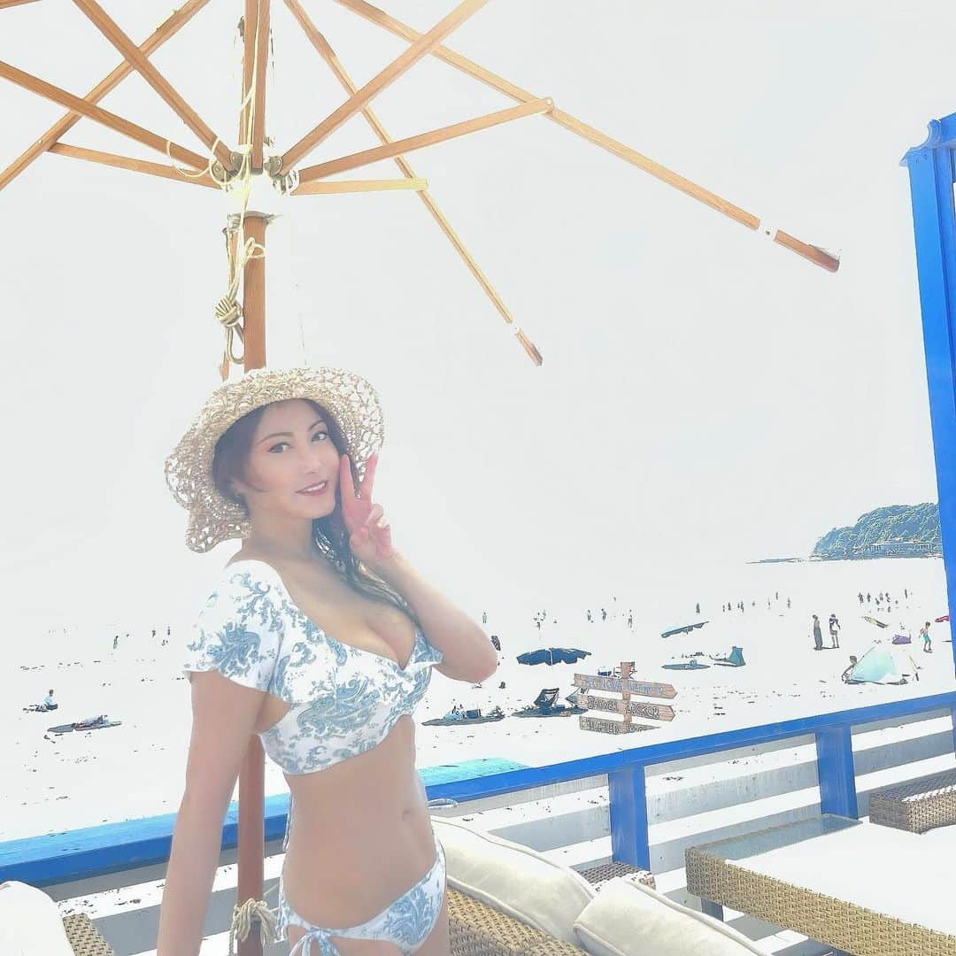 たかはし智秋のインスタグラム：「お天気で雷雨もなく、風が気持ち良くて最高でした〜☀️😘  #たかはし智秋#由比ヶ浜#海#満喫#水着#夏」