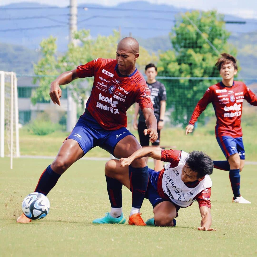 ファジアーノ岡山さんのインスタグラム写真 - (ファジアーノ岡山Instagram)「8月4日は、 #櫻川ソロモン 選手の誕生日🎂  2️⃣2️⃣歳おめでとう🎉  みなさんからのメッセージお待ちしています🍝  #ファジアーノ岡山 #FagianoOkayama #fagiano #okayama #岡山 #🍑 #🍡 #Ｊリーグ #jleague #footballer #⚽️ #japanesefootball #DAZN  #SAKURAGAWASolomon #ソロ #お誕生日 #誕生日 #おめでとう #happybirthday #birthday #hbd #🎂 #🎉 #22歳 #0804 #2001年生まれ #コメント歓迎」8月4日 9時40分 - fagianookayama