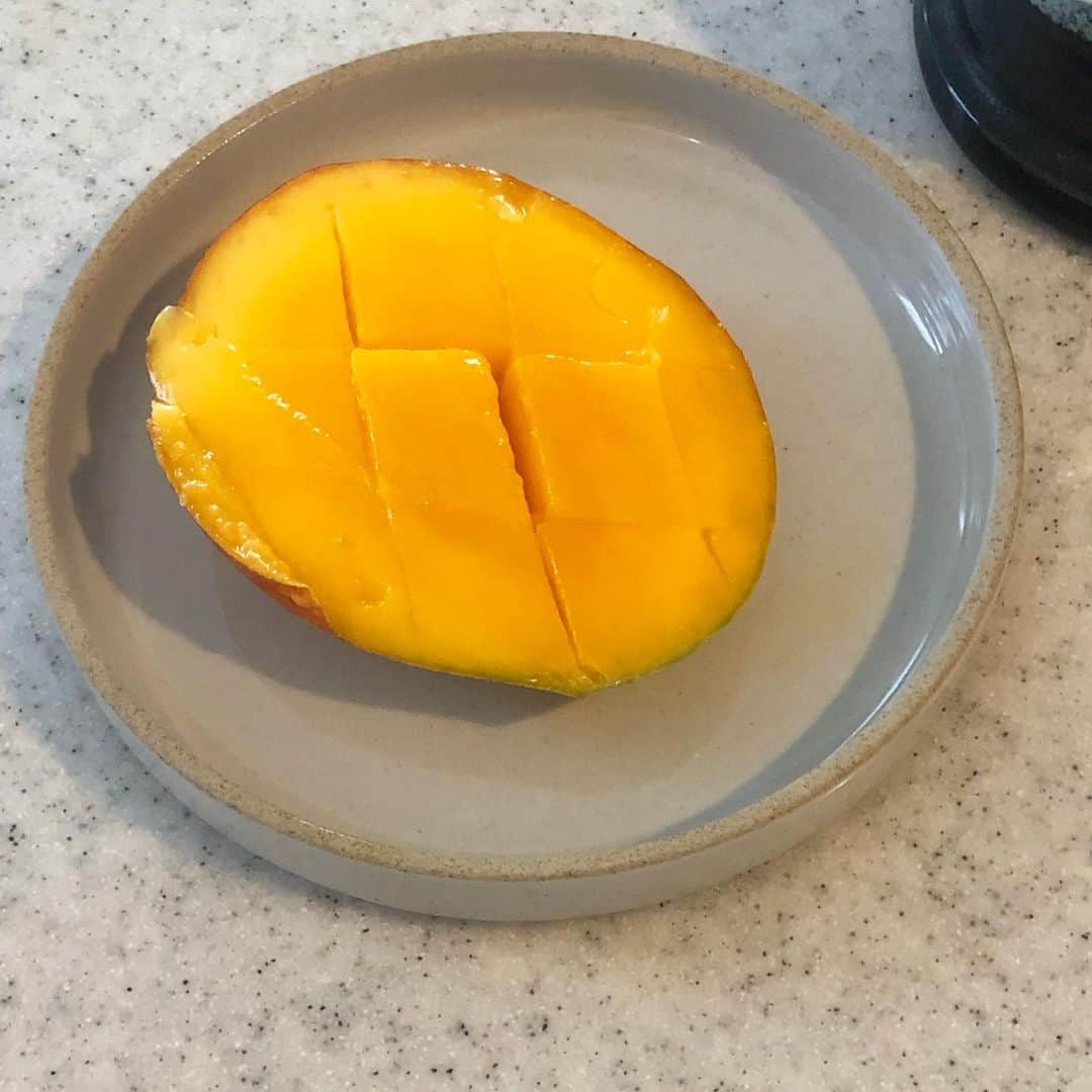関根祥子のインスタグラム：「つやつやプルプル〜🥭  ありがとうございます🧡」