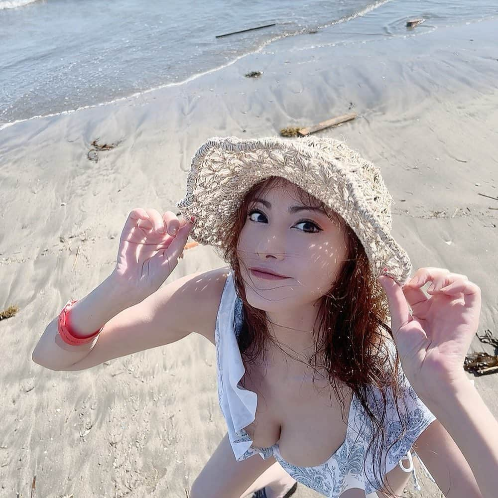 たかはし智秋さんのインスタグラム写真 - (たかはし智秋Instagram)「波打ち際で🌊👒  #たかはし智秋#由比ヶ浜#海#夏#満喫#楽しい」8月4日 9時47分 - chiaki_takahashi.official