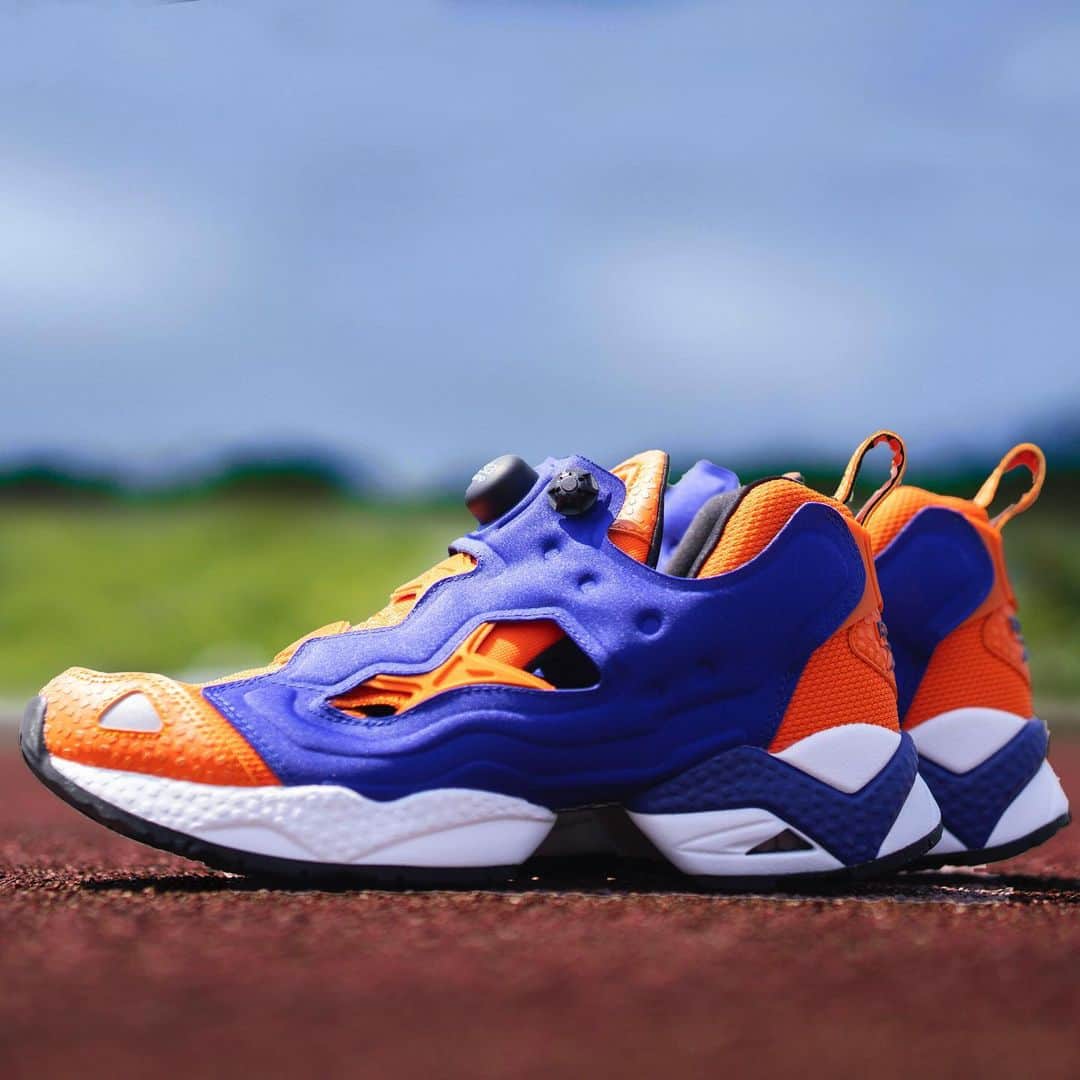 のインスタグラム：「. INSTAPUMP FURY 95  オレンジとブルーのカラーブロックが際立つこのカラーは2000年に香港限定カラーとして発売されたモデル。 当時はそのカラーリングからインスピレーションされ”セイフティーオレンジ”との呼称もあった。 ”Y2K”を代表するポンプカラーの一つとして今回復刻！  #Reebok #リーボック」
