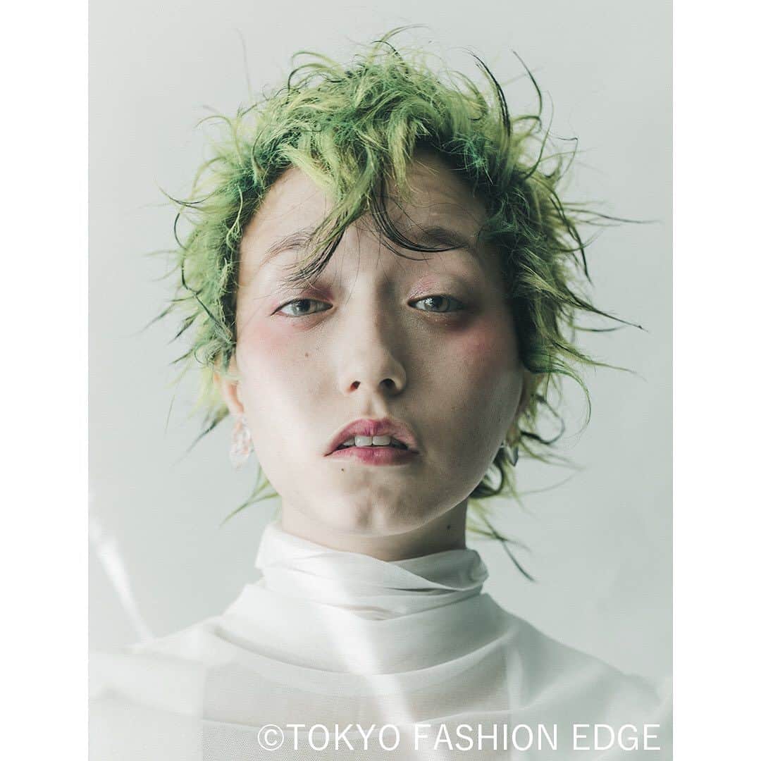 東京ファッションエッジ／プロフェッショナル東京のインスタグラム：「#東京ファッションエッジ 58号　好評発売中！  作品の一部をご紹介。  坂下裕次郎 Mbslabo @mbslabo_yujiro1221    お買い求めは、プロフィール内リンク<bbg.official.ec>へ🔍  ---------------------------------------------------- #東京ファッションエッジ　#ファッションエッジ　#tokyofashionedge #profeshionaltokyo #クリエイティブヘア#creative #クリエイティブヘアスタイリスト #creativehairstylist #hair #ヘアスタイル#hairstyle #ヘアカラー #haircolor #メイク #make #makeup #ファッション#fashion #美容師 #ヘアスタイリスト#hairstylist#hairstylistjapan #美容学生#modermsalon#colorsync#hairtransformation#hairinspo#hairofinstagram #美容学生と繋がりたい#fashionista」