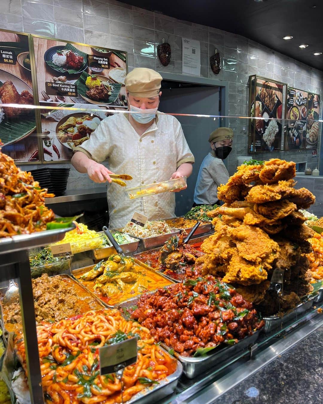 キム・グリームさんのインスタグラム写真 - (キム・グリームInstagram)「세부, 방콕에서 그렇게 길거리 음식 막 먹어도 괜찮았는데 이르케 비싼 마리나베이에서 먹고 배탈난거 실화냐 🤢 저거 철판요리 아무래도 덜익었던거 같어….  #싱가포르 #싱가폴 #마리나베이샌즈 #GreeminSingapore」8月4日 10時05分 - greemkim