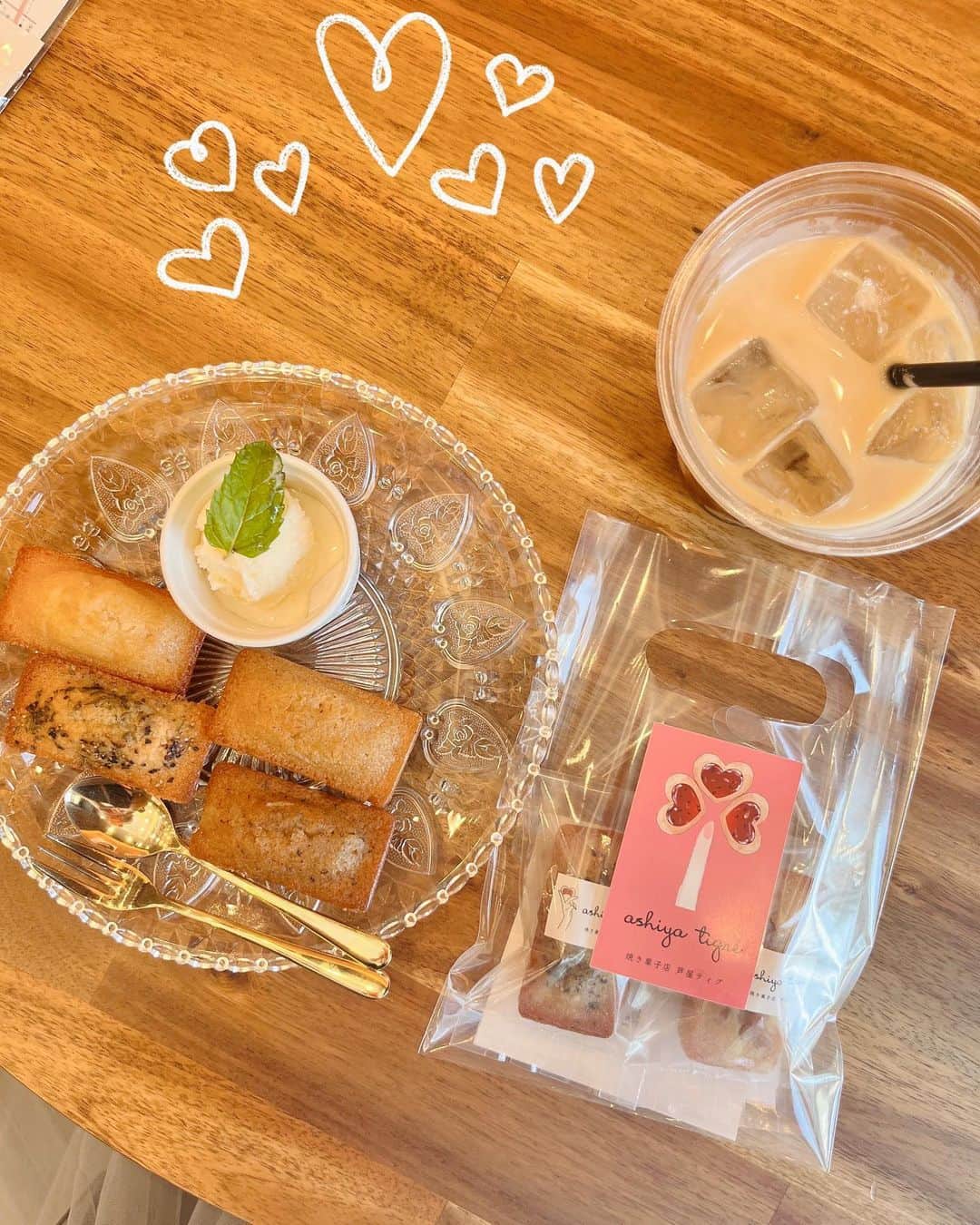田中杏樹さんのインスタグラム写真 - (田中杏樹Instagram)「芦屋ティグという焼き菓子屋さんで 美味しいフィナンシェを頂いてきました☺️💓 バターだけじゃなくて塩味や ローズマリー味など沢山の種類があって、 悩んだけど、全部美味しかった！  甥っ子と美味しく楽しく頂きました💕 店内もとっても可愛かった☺️  PR @ashiya_tigre   #芦屋ティグ #芦屋スイーツ #兵庫スイーツ #芦屋カフェ #兵庫グルメ」8月4日 10時08分 - tanaka_anju