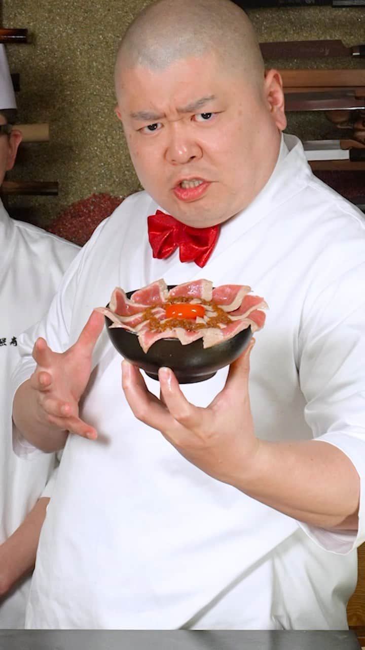  WATANABETAKAYOSHIのインスタグラム：「JAPANESE BLUE FIN TUNA DON  ONION BBQ SOURCE🧅　　TASTY  #tasty#dozo#sushibae#teruzushi#foodporn #food#chef#cheflife #fukuoka#japan」