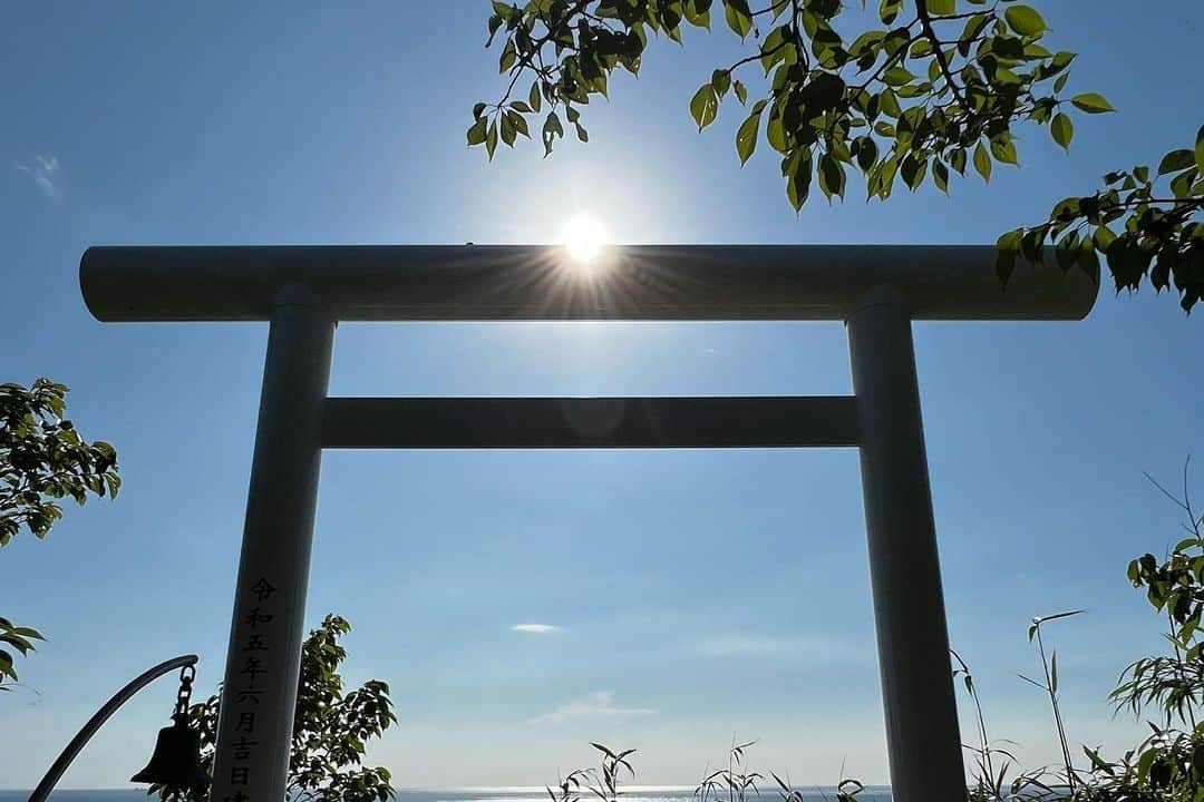 鳥越裕貴さんのインスタグラム写真 - (鳥越裕貴Instagram)「⛩️ #洲崎神社 #千葉 #一之宮 #神社 #夕陽  #癒された #が #もう #癒されたい」8月4日 10時13分 - yuki_torigoe.cleftchin