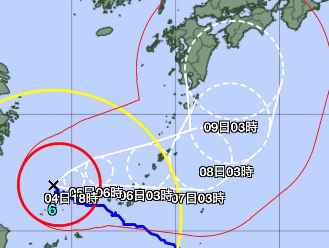 根本美緒さんのインスタグラム写真 - (根本美緒Instagram)「取締役会＠新日本建物  大型で強い台風6号の影響で沖縄は交通機関が乱れ大変な事になっていますが、また一旦本島方面に戻って来ます。今は宮古島の北でほぼ動いてないのですがこの後徐々に東へ。かなり動きが遅い為影響が長引きます。 また、発達しながら本州へ進んでくるという事であちこちに被害をもたらす可能性があるので、情報にご注意下さい。 日曜日にかけて沖縄奄美暴風雨に警戒。  本州は今日も猛暑日に。 仙台新潟名古屋大阪35℃ 金沢青森長野広島36℃ 東京福岡37℃ 札幌32℃ 那覇30℃  ちなみにこの先1カ月の予報昨日出ましたが、めっちゃ、暑そう。。  #天気予報 #気象予報士 #ネモ天 #台風 #台風6号 #猛暑日 #新日本建物 #社外取締役 #季節予報 ←3枚目の写真」8月4日 10時24分 - nemotomio.official