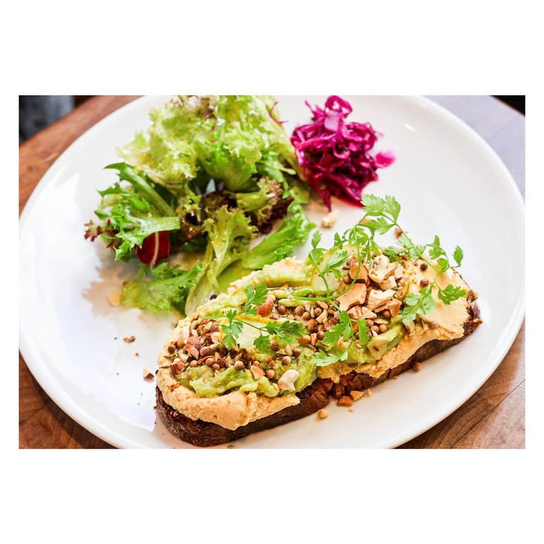 宮本笑里のインスタグラム：「おされプレート。🌱🥑🥜  #tokyo #morning」