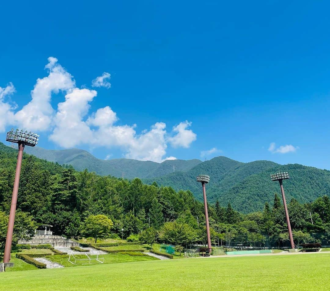 片山真人さんのインスタグラム写真 - (片山真人Instagram)「【ガチャスタグラム】  何年経っても変わらへん。 これからもずっと、共に🤝  #松田直樹  #3  #forever  #松本山雅fc  #俺らは今を全力で💪」8月4日 10時18分 - gachastagram.11