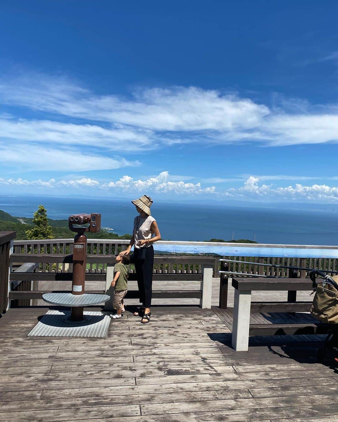 小泉里子のインスタグラム：「初めての淡路島  のんびりと穏やかな海に囲まれた 素敵な島。 またすぐに来たくなった。  今回はホテルステイだったから 次回は島のあちこちにある レンタルヴィラに泊まってみたいな。  海と山がこんなに近くて 両方を楽しめる 最高の場所でした。  #awajishima」