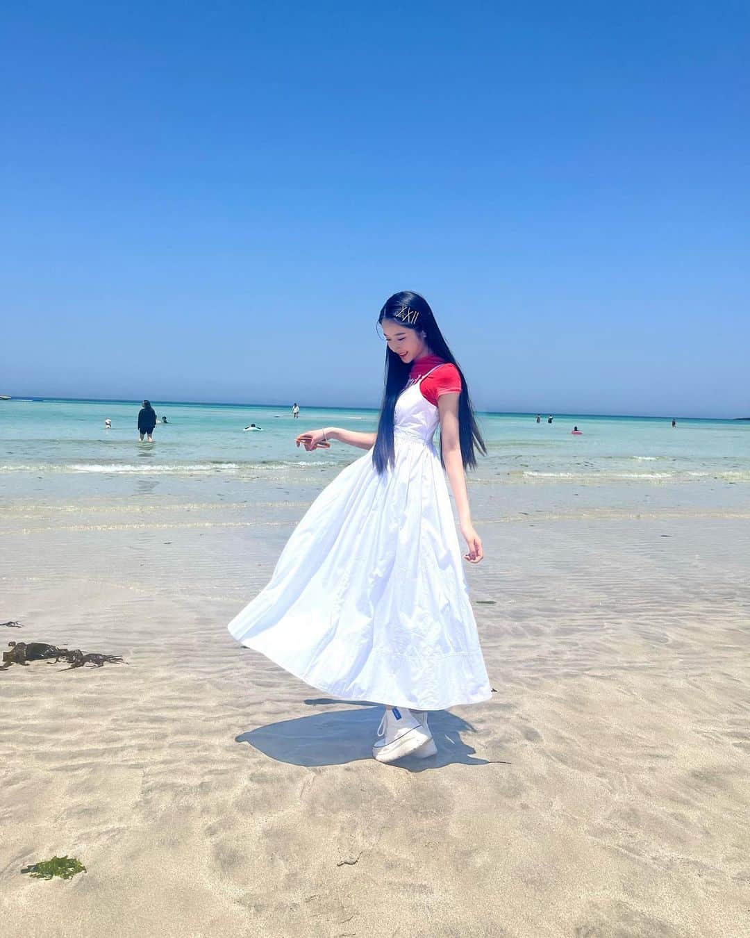天翔天音のインスタグラム：「🇰🇷🌴💕   #済州島 #チェジュ島 #豪華客船旅行 #ララlife #05 #fashion #summer #ootd #海 #ビーチ」