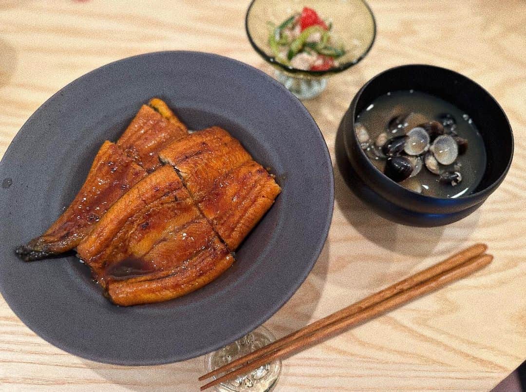 瀬戸サオリのインスタグラム：「丑の日🥹💡 美味しかった〜〜👦🏻🩶  #おうちごはん  #saori_cooking」