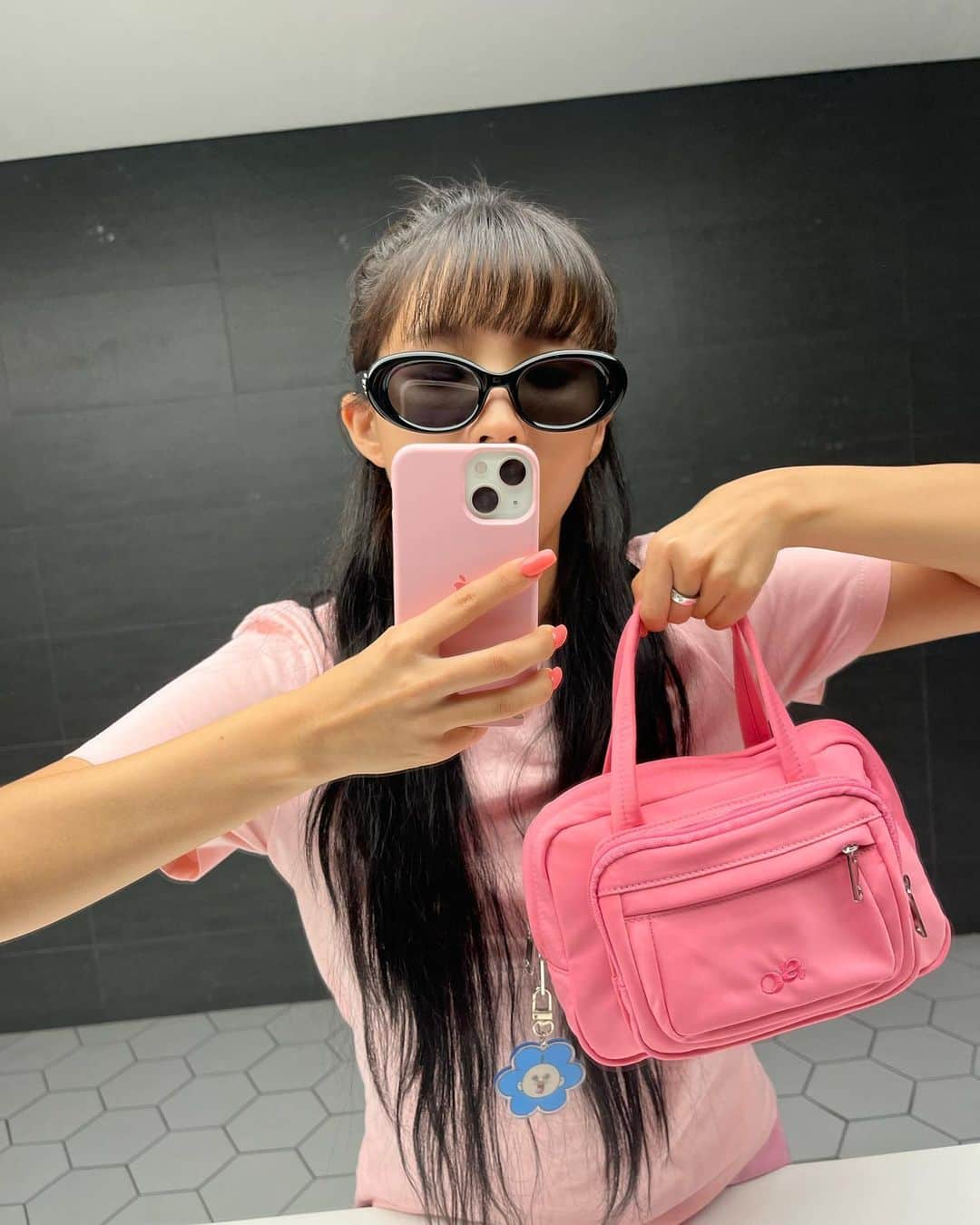 ソヨンのインスタグラム：「오늘 나는 핑크인간」