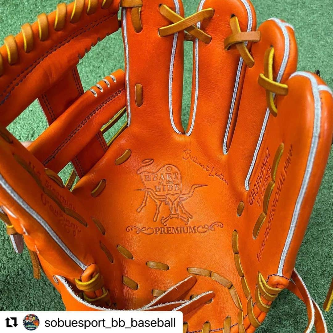 Rawlings Japanさんのインスタグラム写真 - (Rawlings JapanInstagram)「#Repost @sobuesport_bb_baseball with @use.repost ・・・ PREMIUM 入荷  今年のローリングスは一味違います😏  PREMIUMシリーズ  N62 CK4 が入荷しました！  何も加工していないのツヤツヤ😵‍💫  コシもあって最高なグラブです！  @rawlings_japan_llc   #スポーツスタジアムソブエ #ソブエスポーツ #愛知 #名古屋 #野球 #baseball #少年野球 #中学野球 #中学硬式野球 #高校野球 #大学野球 #社会人野球 #プロ野球 #rawlings #PREMIUM #プレミアム #ツヤツヤ #最強 @rawlings_japan_llc」8月4日 11時26分 - rawlings_japan_llc