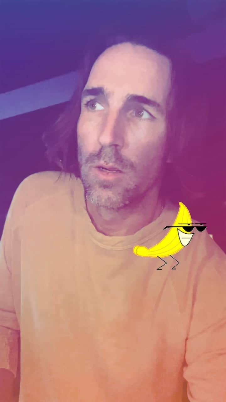 ジェイク・オーウェンのインスタグラム：「Shits bananas」