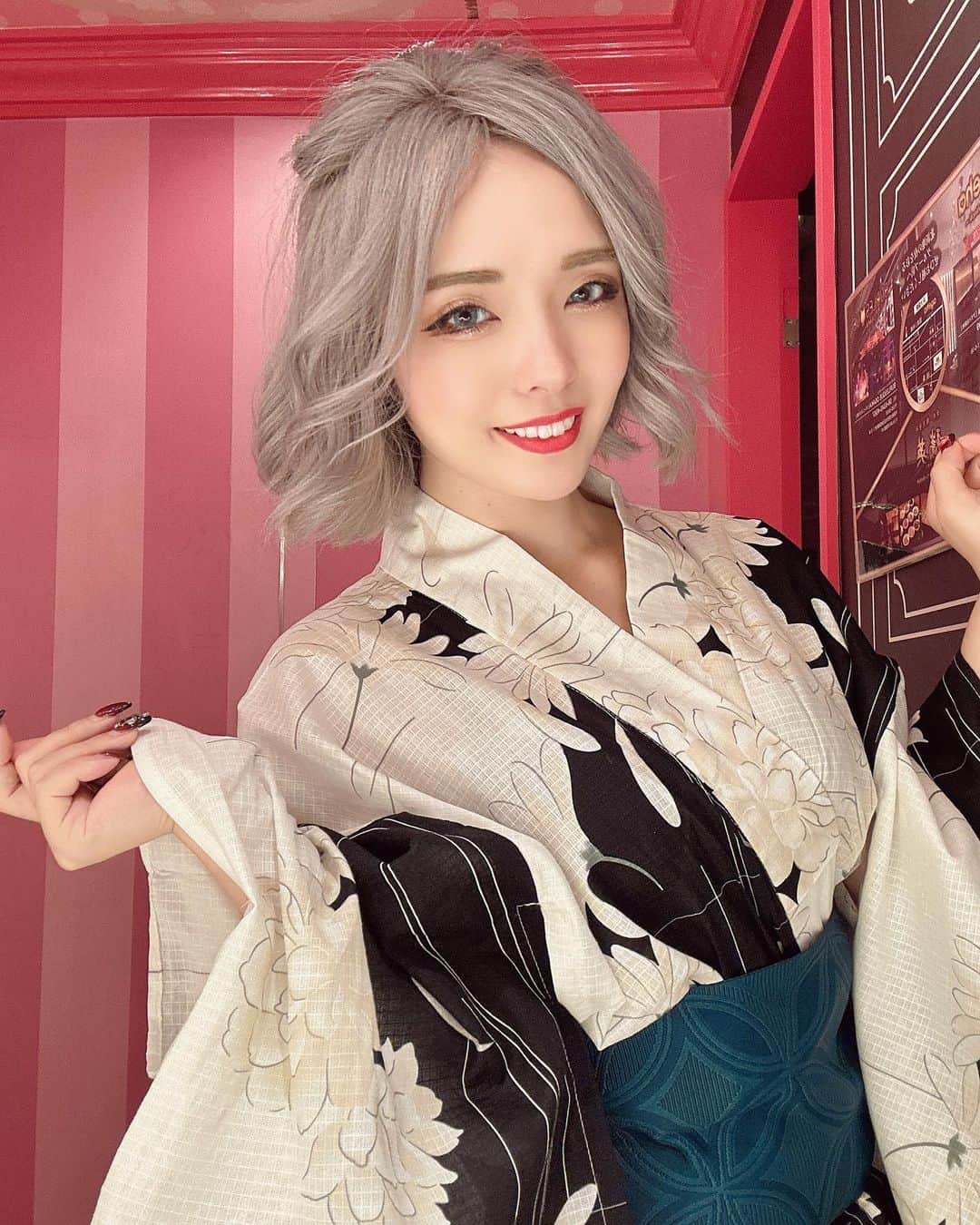 のインスタグラム：「. . 3日間ありがとうございました！ おかげさまで浴衣自分で着れるようになりました。 成長🙌🙌🙌 . #バーレスク大阪 #バーレスク大阪ジャスミン  #ジャスミン #バーレスク東京 #大阪観光 #イケメン #浴衣 #夏祭り #夏 #夏祭り  #dancer #gogodancer #burlesque #dance #jasmine #sexy #cool  #좋아 #좋아요 #한국 #자스민 #아이돌」