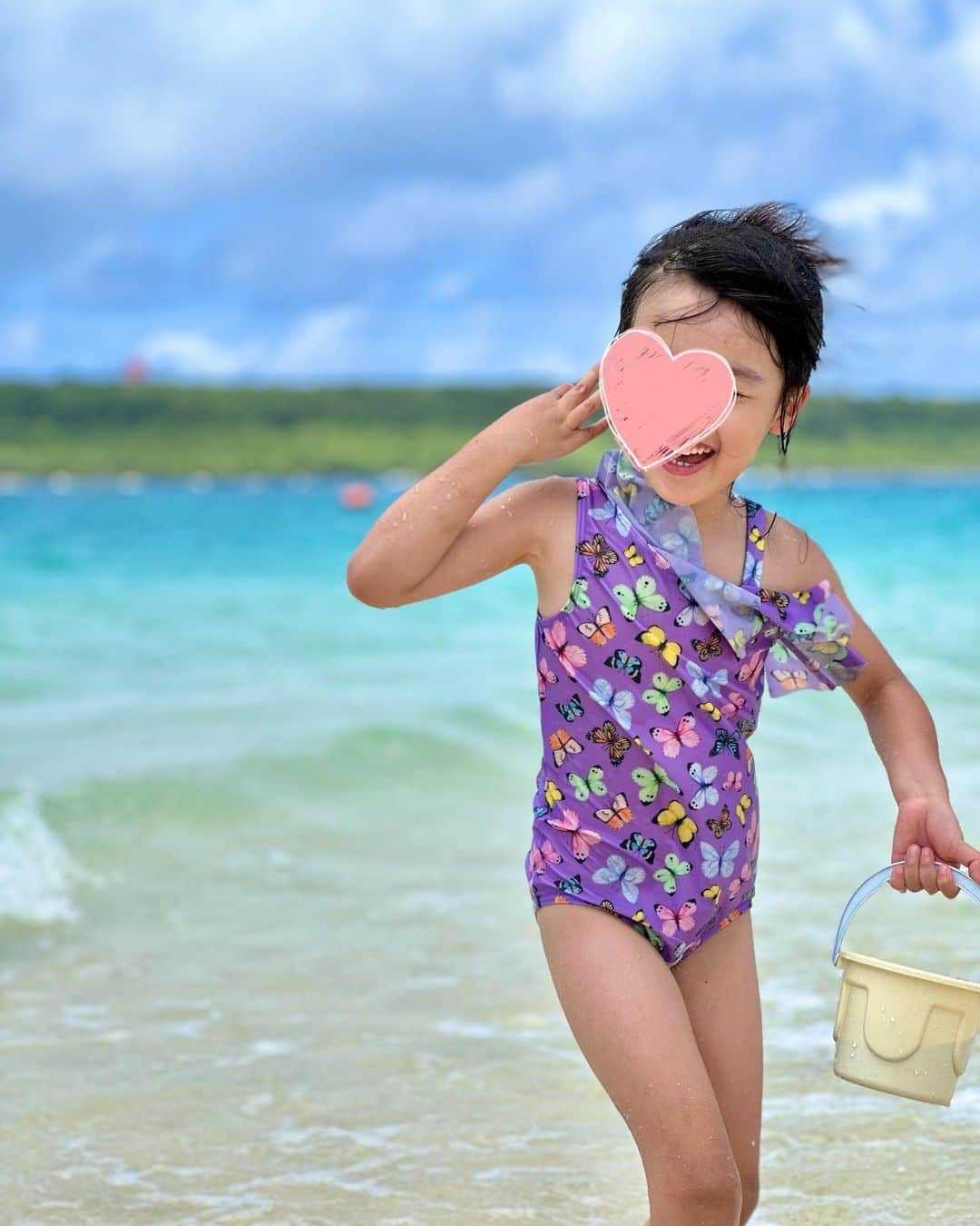 赤松麻里菜さんのインスタグラム写真 - (赤松麻里菜Instagram)「数年ぶりの宮古島🐠✨ やっぱり与那覇前浜は変わらず美しかった…🥹🐬 次女も1年ぶりの海だったけど全く怖がらず楽しんでくれた🧒🏻♡ ただ日焼け止めを子供たちに塗って満足して自分に塗るのを忘れ、数日間ピリピリ痛かった…🌞🔥 来年の夏休みもまた宮古にしようかな🏖✨ #沖縄旅行 #宮古島 #宮古島旅行 #夏休みの思い出 #与那覇前浜ビーチ #家族旅行 #子連れ沖縄 #女の子ママ #姉妹ママ #2人育児 #2歳差育児 #3歳差育児 #ママライフ #ワーママ #ワーママの日常 #赤ちゃんのいる生活 #赤ちゃんのいる暮らし #骨格ウェーブ #骨格ウェーブコーデ #ママコーデ #イエベ #イエベ春」8月4日 17時09分 - marigram0726