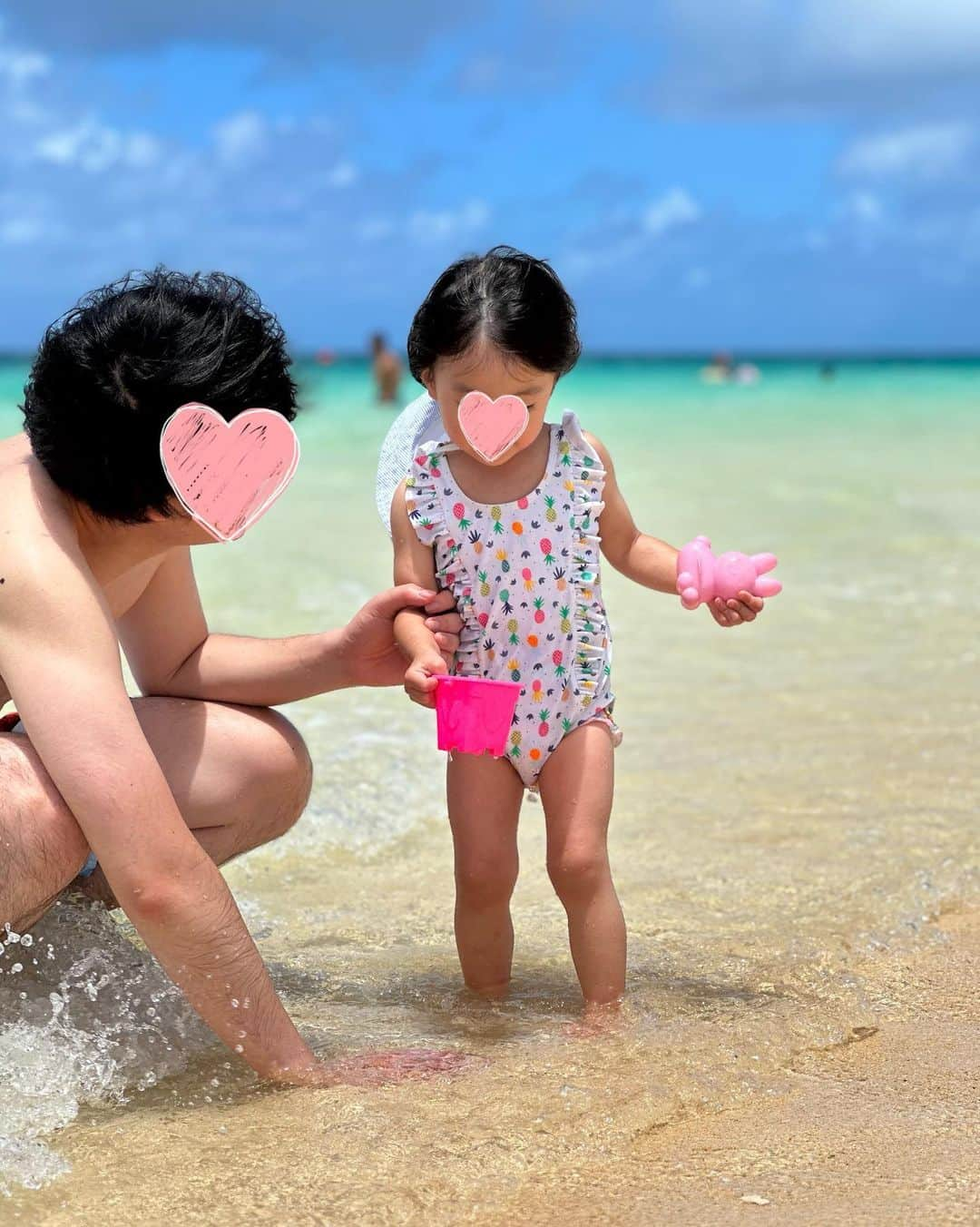 赤松麻里菜さんのインスタグラム写真 - (赤松麻里菜Instagram)「数年ぶりの宮古島🐠✨ やっぱり与那覇前浜は変わらず美しかった…🥹🐬 次女も1年ぶりの海だったけど全く怖がらず楽しんでくれた🧒🏻♡ ただ日焼け止めを子供たちに塗って満足して自分に塗るのを忘れ、数日間ピリピリ痛かった…🌞🔥 来年の夏休みもまた宮古にしようかな🏖✨ #沖縄旅行 #宮古島 #宮古島旅行 #夏休みの思い出 #与那覇前浜ビーチ #家族旅行 #子連れ沖縄 #女の子ママ #姉妹ママ #2人育児 #2歳差育児 #3歳差育児 #ママライフ #ワーママ #ワーママの日常 #赤ちゃんのいる生活 #赤ちゃんのいる暮らし #骨格ウェーブ #骨格ウェーブコーデ #ママコーデ #イエベ #イエベ春」8月4日 17時09分 - marigram0726