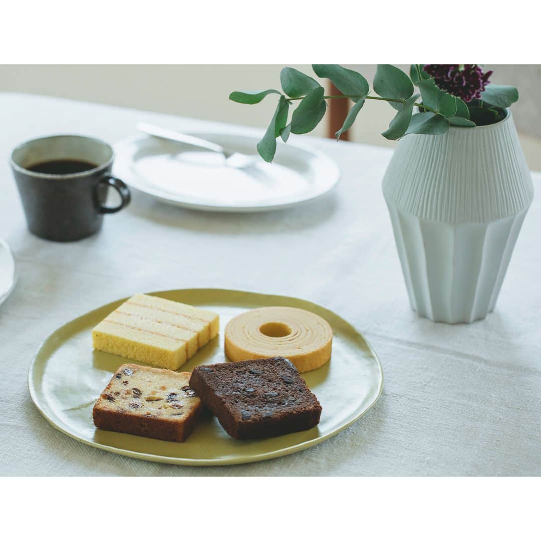ユーハイム公式さんのインスタグラム写真 - (ユーハイム公式Instagram)「純正バターパウンドケーキは、たまごの力を最大限活かした「エッグメイクベター製法」でもっともっとおいしく。  #ユーハイム　#純正バターパウンドケーキ　#バウムクーヘン　#フルーツケーキ　#チョコケーキ　#サンドケーキ」8月4日 12時00分 - juchheim1909