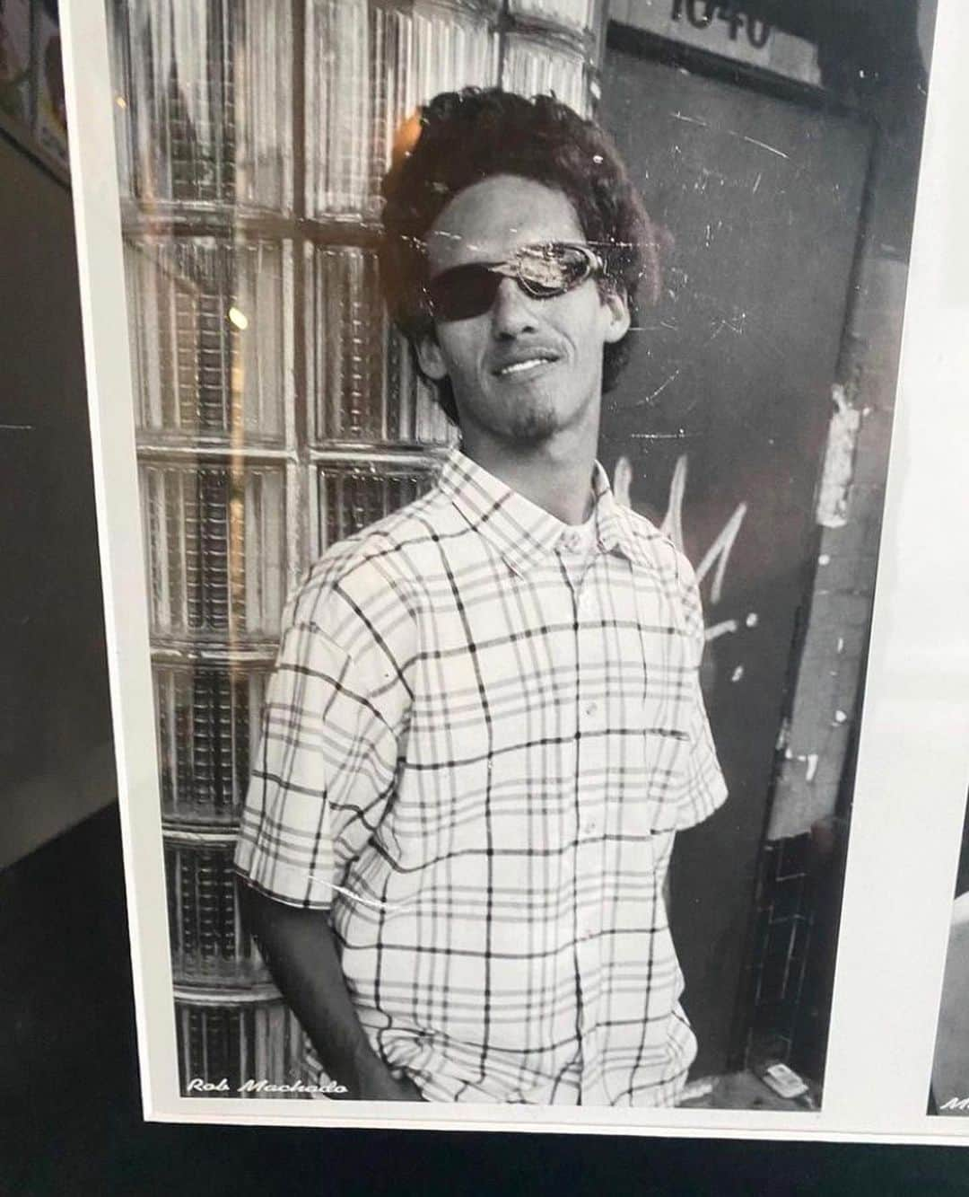 dragonalliancejapan （公式）のインスタグラム：「90's A-BOX 🕶 @rob_machado @shanedorian  90年代後期の名モデル「A-BOX」のデッドストック商品は、予想以上の反響とご好評いただいております。数量限定となっておりますので、ご興味ある方はお近くのDRAGON正規お取り扱い店、又は公式WEBSITEにて詳細をご確認ください🙏🏻  #dragon30years #dragonalliance #ドラゴンサングラス #90svintage」