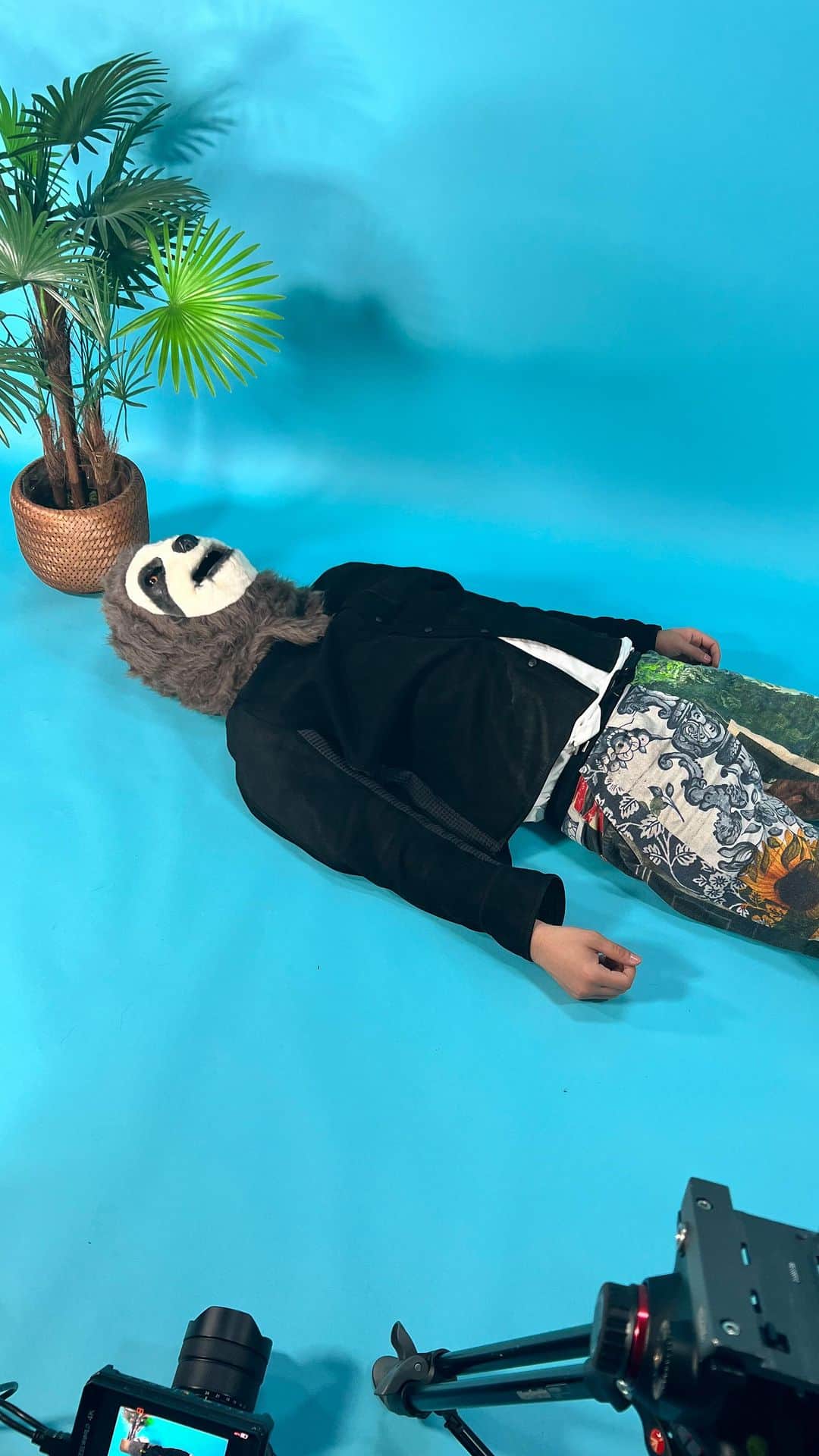 のインスタグラム：「佐藤広大「LAZY」🦥🩵 KOMA DOGG / LDH Records  「LAZY TOUR 2023」  函館 -HAKODATE- 2023年8月19日(土) OPEN 16:30 / START 17:00 ※中学生以下無料 「リラノートチャーチベイ函館」  TOUR FINAL 札幌 -SAPPORO- 2023年8月26日(土) OPEN 17:30 / START 18:00 （17:00～グッズ先行販売） ※中学生以下無料 「PLANT」  詳しくは佐藤広大のHPをチェック☑️ kodaisato.com  @ldh_records_official  @komadogg_lmp」