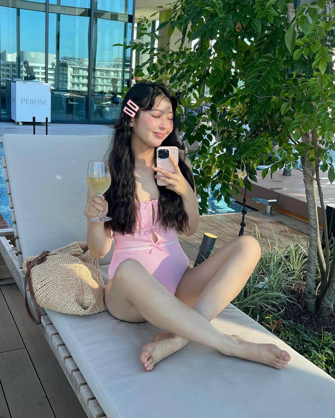 伊藤友奈さんのインスタグラム写真 - (伊藤友奈Instagram)「in my pink era🍑  #pinkswimwear#mitsuigardenhotel #pooltime#yokohama#cider #三井ガーデンホテルみなとみらい #三井ガーデンホテル横浜みなとみらいプレミア #ホテルプール#ホテルステイ#都内プール#水着 #수영복」8月4日 12時36分 - youna.ito