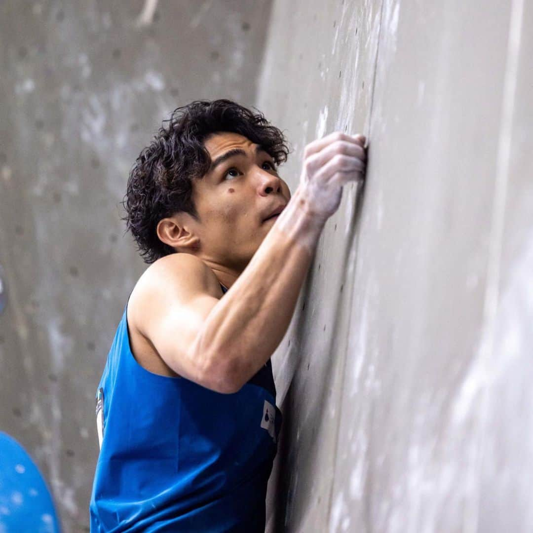 楢崎智亜さんのインスタグラム写真 - (楢崎智亜Instagram)「World championships🇨🇭 I'm into the Semi Final Boulder and Lead!  At first, I was just relieved. Time to focus Boulder Semi!🔥🔥  世界選手権day3. ボルダー、リード共にまずは予選通過！ 明日はボルダー準決勝&決勝🔥🔥  photo by @lenadrapella @pho.metheus @vladek_zumr   —————————————————————————— #アイディホーム @ufit_official_ @norqain_japan @thenorthfacejp  @unparallelup @frictionlabs @flathold  @wise.official.japan @freiheit_bouldering」8月4日 12時34分 - tomoa_narasaki