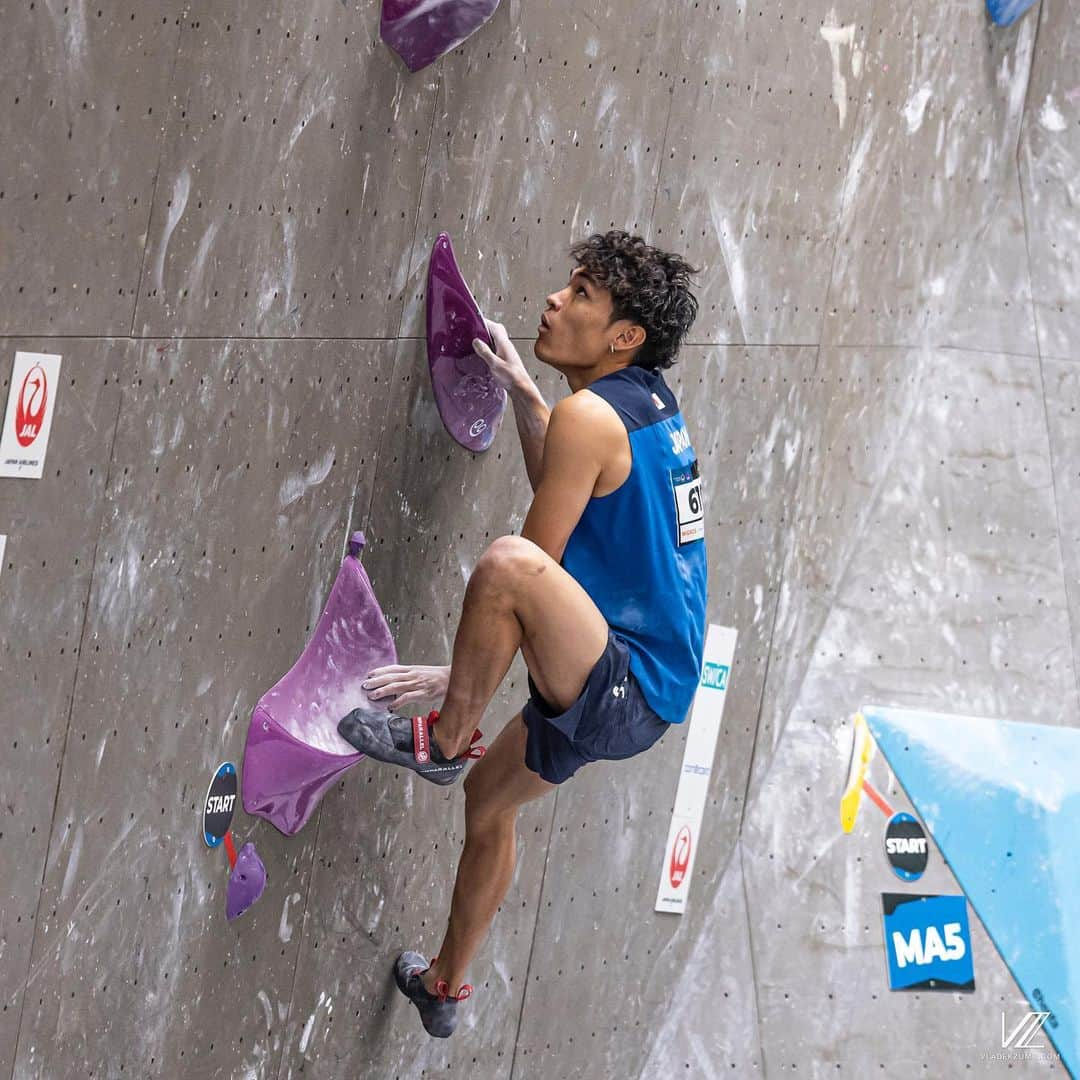 楢崎智亜さんのインスタグラム写真 - (楢崎智亜Instagram)「World championships🇨🇭 I'm into the Semi Final Boulder and Lead!  At first, I was just relieved. Time to focus Boulder Semi!🔥🔥  世界選手権day3. ボルダー、リード共にまずは予選通過！ 明日はボルダー準決勝&決勝🔥🔥  photo by @lenadrapella @pho.metheus @vladek_zumr   —————————————————————————— #アイディホーム @ufit_official_ @norqain_japan @thenorthfacejp  @unparallelup @frictionlabs @flathold  @wise.official.japan @freiheit_bouldering」8月4日 12時34分 - tomoa_narasaki