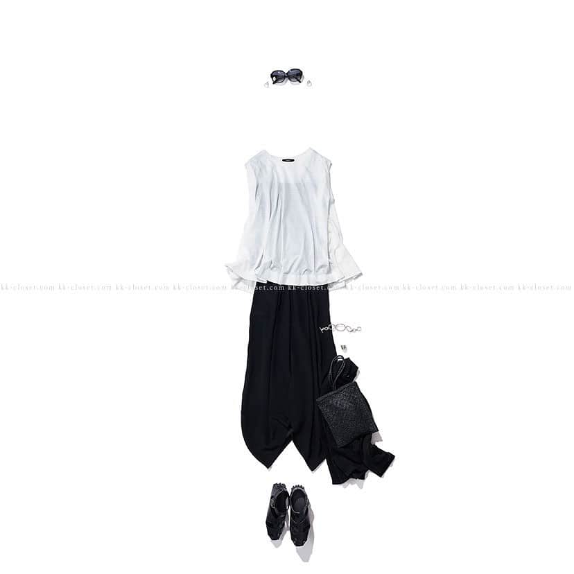 K.KSHOP_officialさんのインスタグラム写真 - (K.KSHOP_officialInstagram)「・ NEW♦️Coordinate  ・ 2023-08-04 ・  リラクシーさを集めて、ブラック&ホワイト  ・ tops : #miran outer : #johnsmedley pants :  #miran accessory : #marascalise #ninaandjules bag : #orciani shoes : #puma other : #pagani #blui ・ #kkcloset #kkshop #菊池京子 #kyokokikuchi #coordinate #コーディネート #code #ootd #happy #follow #outfit #kotd #カジュアル #style #fashion #ファッション  #black #リング　#jewelry #blackandwhite #relax #summer」8月4日 12時43分 - k.kshop_official