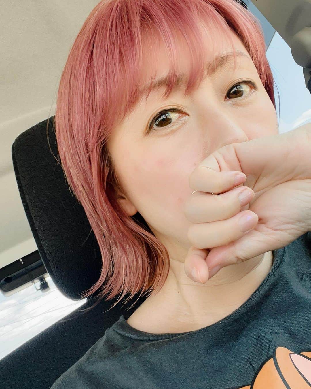 石田燿子のインスタグラム：「ピンク増。暑いなあ🫠」