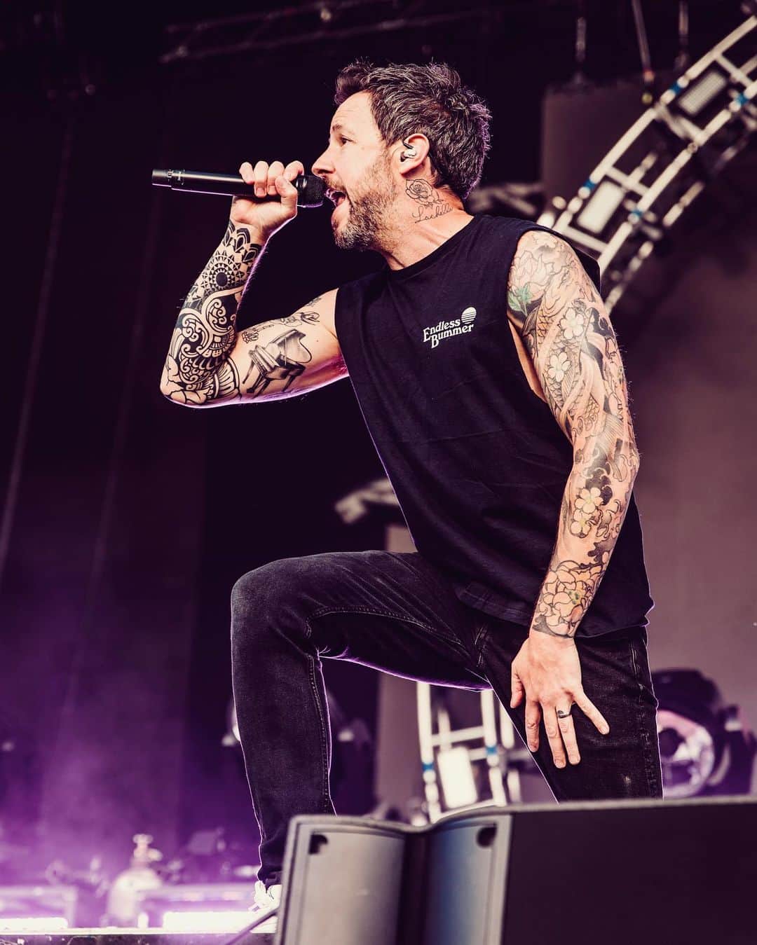 ピエール・ブーヴィエのインスタグラム：「Stoked to be on this tour with @offspring and @sum41 this summer.  Off to a GREAT start! 📸 @skylerbarberio」