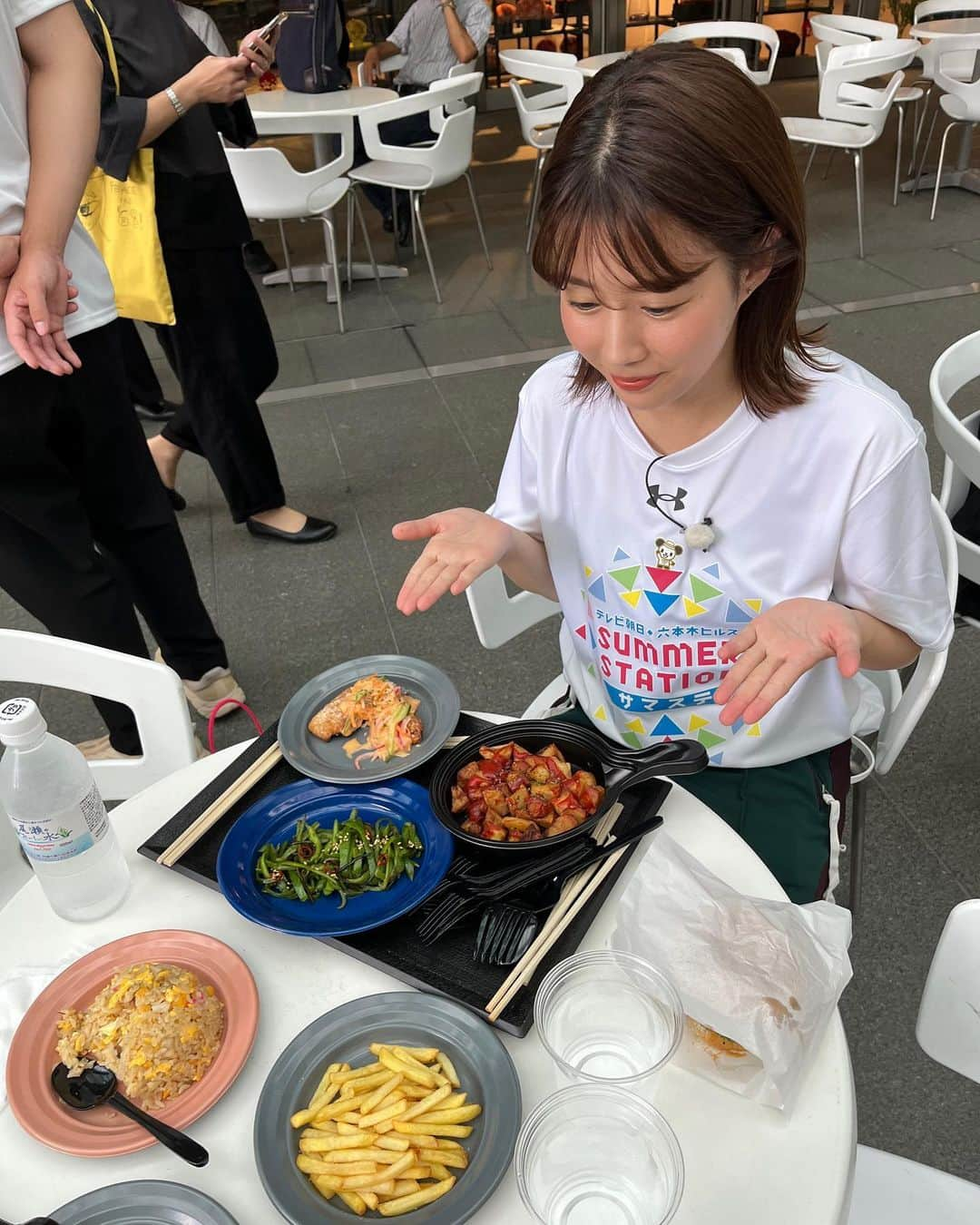 田中萌のインスタグラム：「* サマステロケオフショット🌻 食リポの合間です  佐藤ちゃん @chihiro.sato_ex が 撮ってくれました💗  8/27(日)まで テレビ朝日・六本木ヒルズ SUMMER STATION やっているので遊びにきてください🤗  #食べるの大好き #食リポは苦手 (おいしくいただきました) #サマステ#ロケ#夏祭り#六本木ヒルズ#テレビ朝日#大屋根プラザ#テレアサグルメパラダイス#おいしいよ」