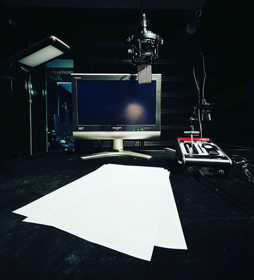 のインスタグラム：「ナレーション収録🎙️ フルスロットルな金曜日の幕開け🤟 今日もよろしくお願いします！」