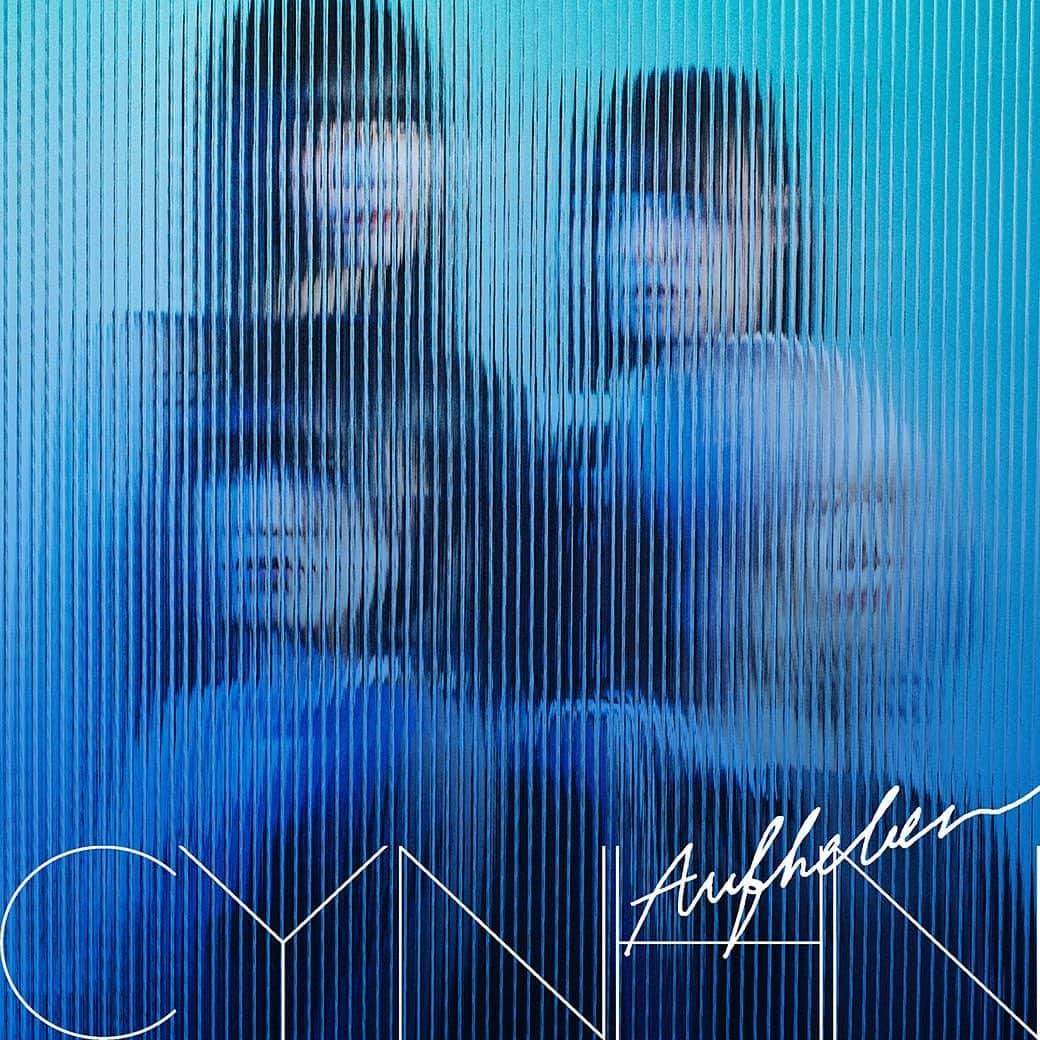 CYNHNのインスタグラム：「CYNHN 2023.0920 2nd.ep「アウフヘーベン」Release  - 初回限定盤ジャケット解禁 -  混沌とした世界の中を ただただ不器用にたゆたう魚だった。 今は、高く強く光る群青色を見ながら、 夢と現実、その間にいる。 熱い情熱をクールに魅せる。 それが私たちのアティチュード。 自分の現在地を見下ろしながら また、不器用にたゆたう魚になった。 誰かに背中を押してほしいなんて甘ったれんな。 折り重なる光と影。 目の前の景色がどう見えるかは自分次第。 ただ私たちはぶれずに、そこにいる。 誰だって、今がいちばん美しい。」