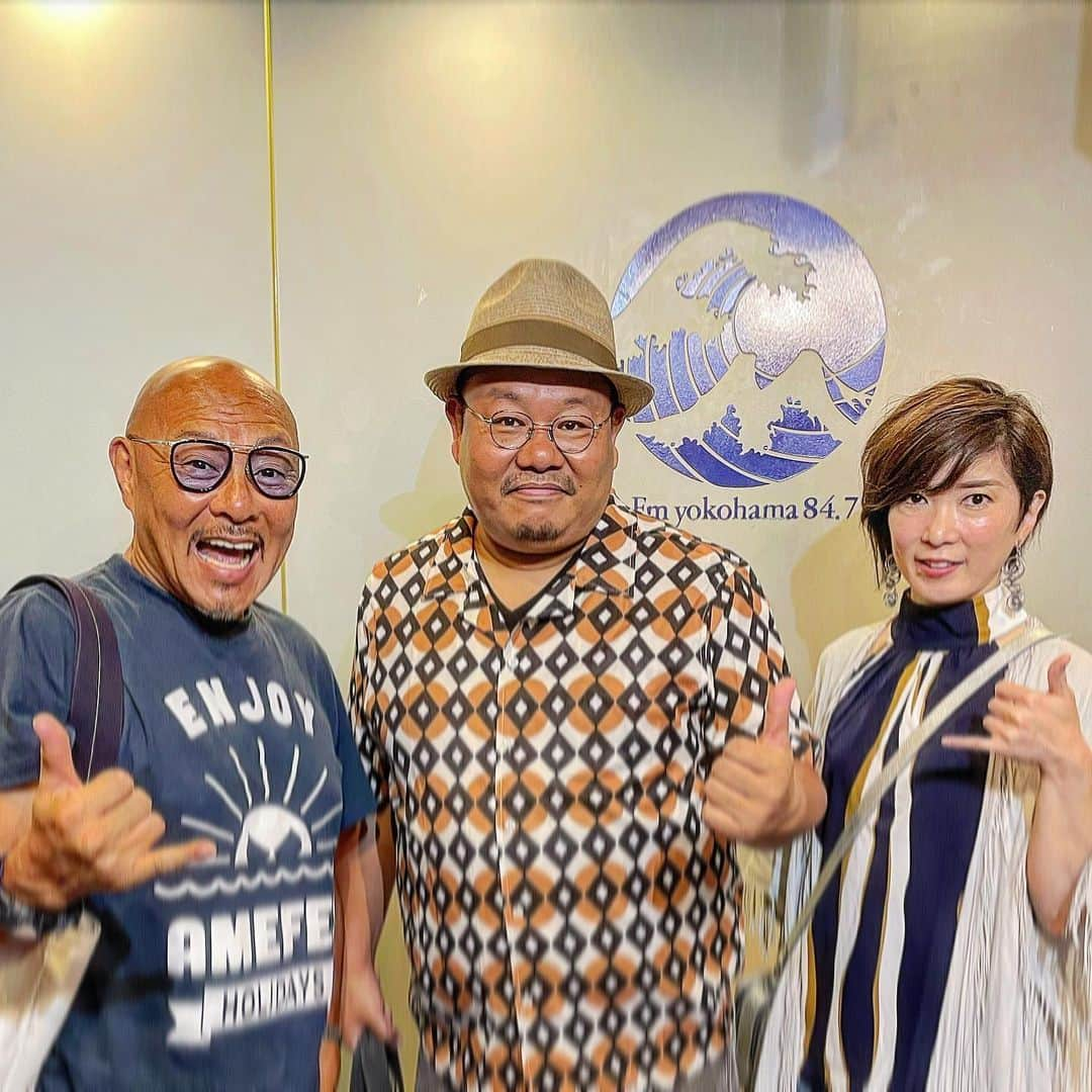 中沢ノブヨシさんのインスタグラム写真 - (中沢ノブヨシInstagram)「MANIA'Sのマスタリングが終わり、 マスターCDを作って、 音飛びチェックで音源を聴いていたら、 イクラさんから電話！！  「ラジオ収録日が急遽変更になって、 ゲスト枠があるから、タイミングよかったらどうかな？」  との事で、 「是非よろしくお願いします！ タイミングバッチリです！！」  と言うわけで、 FM横浜に行ってきました！！  で、トークは相変わらず、 80%はイクラさんの下ネタに相槌させてもらっただけですが、笑、  出来たてホヤホヤの新譜を、 かけてもらいました！！  ポートレート、 コラージュ、 クローバーハンター  の3曲！！  放送日は8月26日土曜日 22:30〜  FM横浜 Adult Nostalgic Radioshow 〜ANR 大人な秘密基地〜  是非聴いてください！  #中沢ノブヨシ #中沢ノブヨシofficial #中沢gatzノブヨシ #はたけやま裕 #manias #マニアズ #イクラさん #fm横浜 #大人の秘密基地 #soul #music」8月4日 13時07分 - nobuyoshinakazawa