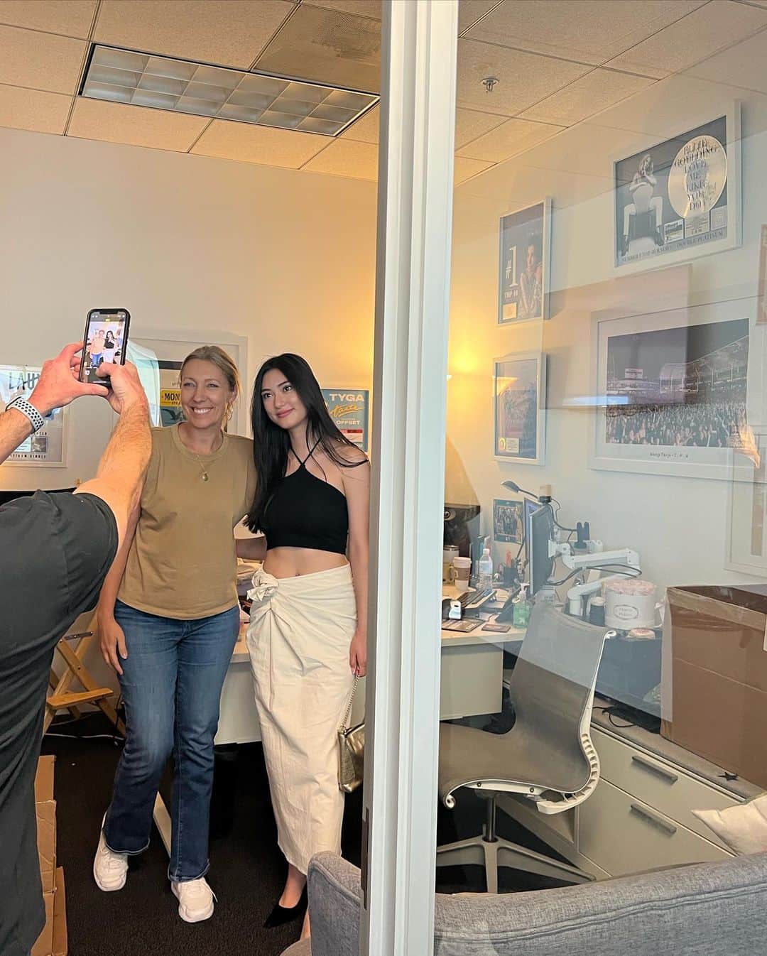 あんなのインスタグラム：「At @iHeartRadio in LA after my interview with @jojowright on @1027KIISFM !! Thank you always iHeart family ❤️❤️❤️ LAのiHeart RadioさんでJoJoさんの番組録りをしてきました。この賞をもらえるように頑張ります！」